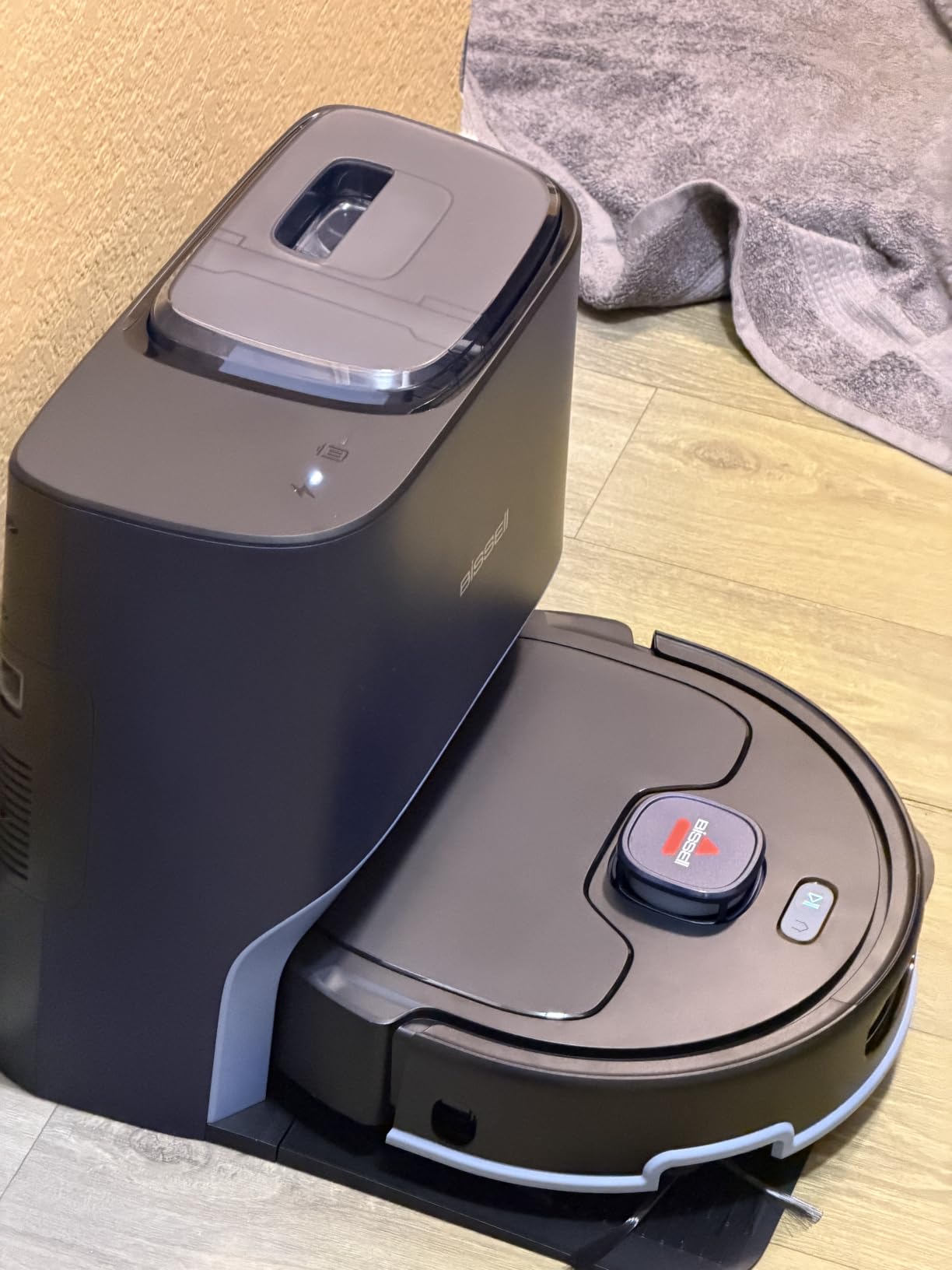 Bissell FlexClean FurForce Robot Vac & Mop, LiDAR Navigation, HEPA, 4270L | 2X stronger suction; NeverTangle brush roll; 180-min runtime; 60-day self-empty base; deep carpet clean customer photo 2