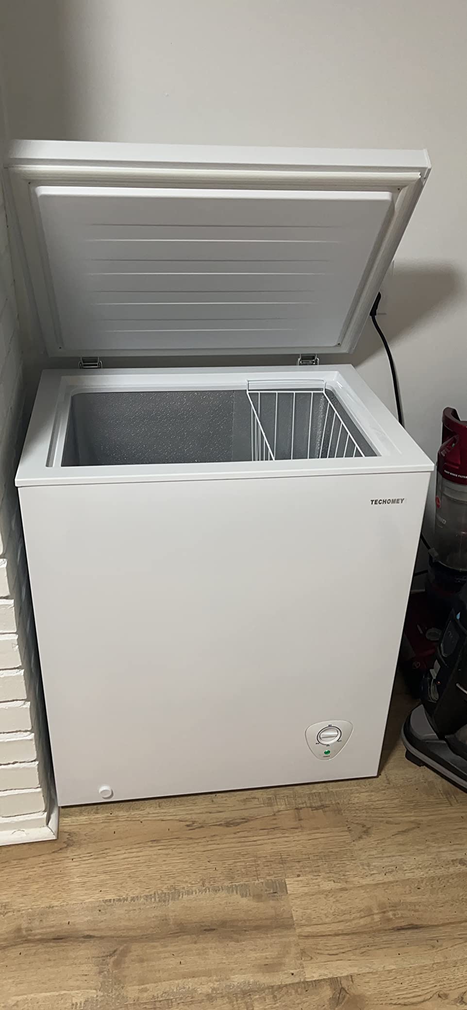 Large Chest Freezer 20 Cu Ft, Deep Freezer with 7 Adjustable Thermostat, Chest Deep Freezer with Removable Basket for Garage, Basement, White customer photo 2