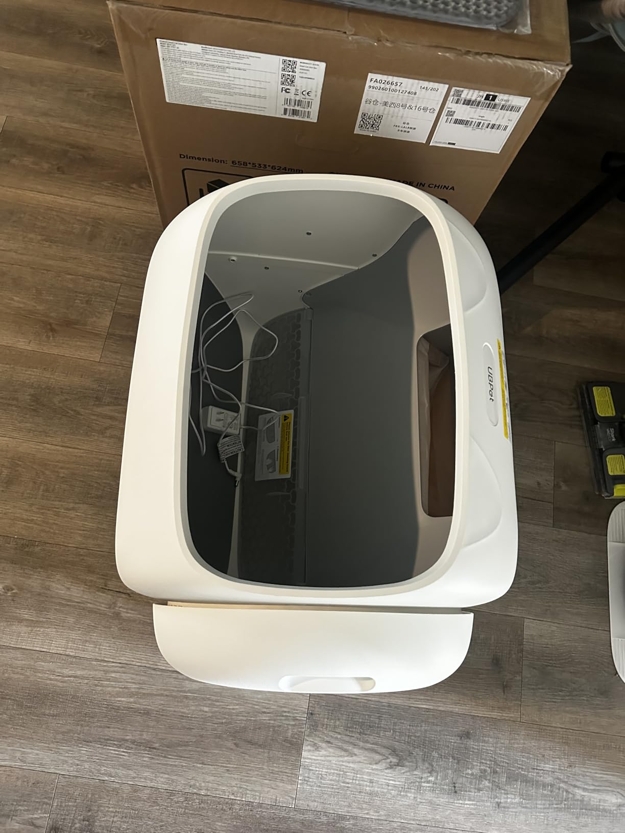 UBPET Self Cleaning Cat Litter Box, XXXL Automatic Litter Box for Multiple Cats, Weight Sensors Safety Protection, Smart APP Control, Odor Control, Works with Clumping/Bentonite Litter (XX-Large) customer photo 1