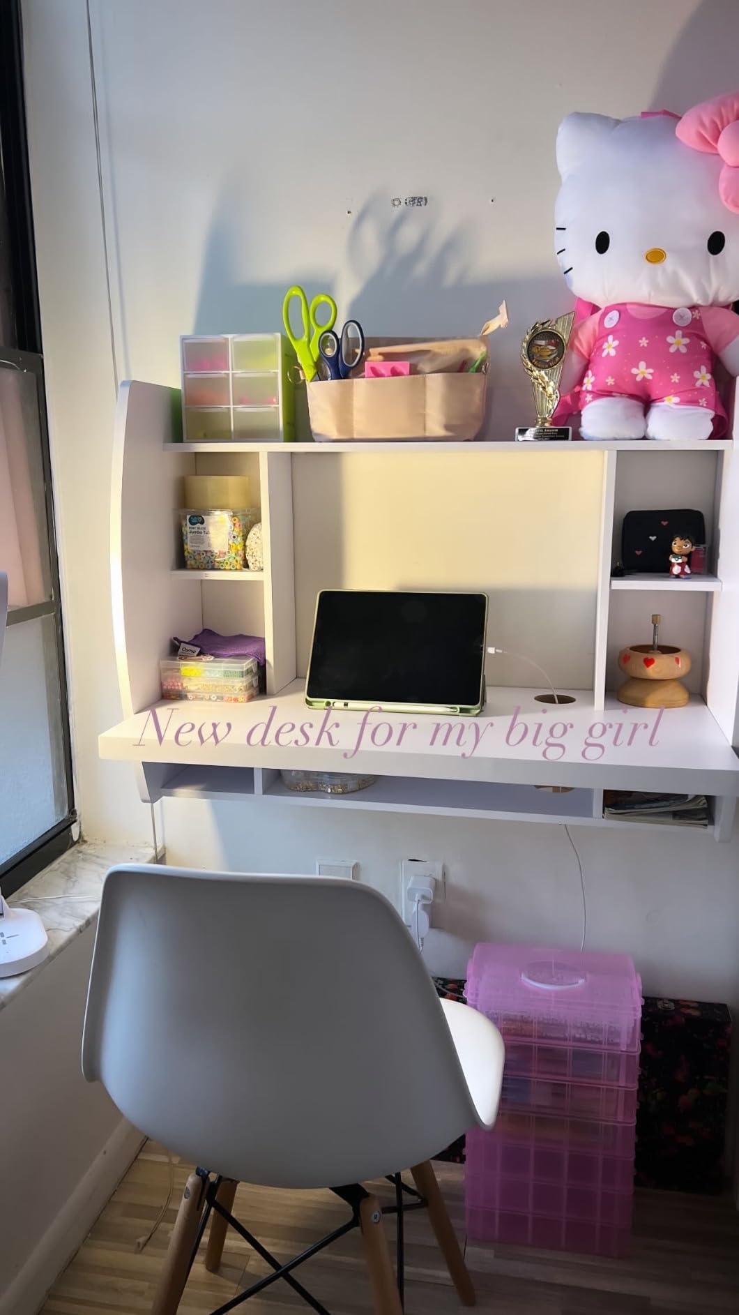 SoBuy Wall Mounted Folding Table | Floating Desk for Small Spaces, Fold Down Workstation Table with Adjustable Shelf for Home, Office, Bedroom, White customer photo 1