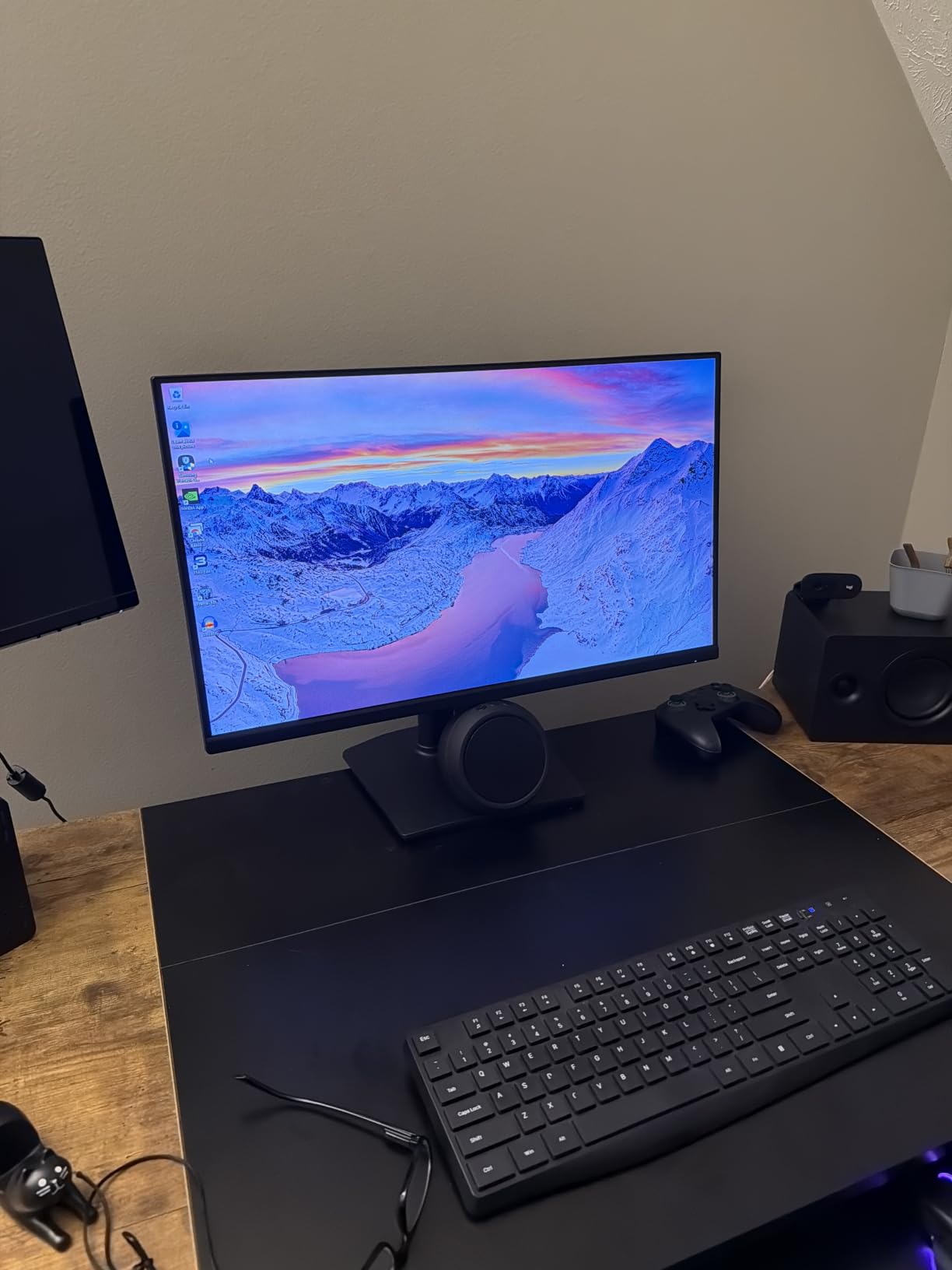KTC 27 Inch 4K Gaming Monitor, UHD 160Hz 3840x2160 Fast IPS Compute Monitor, Adaptive Sync, HDR400, Height Pivot Swivel Tilt Adjustable Vertical Monitor, HDMI DisplayPort, U27T6 customer photo 1