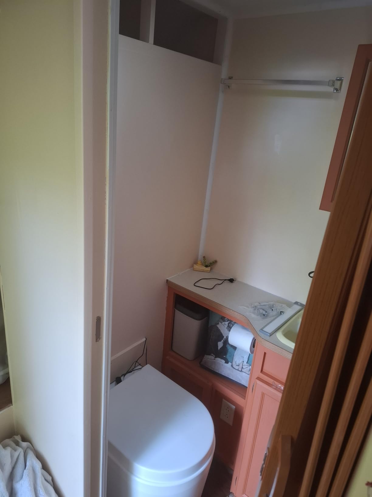 Sun-Mar GTG self-contained Urine Diverting Compost Toilet - Waterless, Low-Maintenance Toilet for Tiny Homes, Cabins, Boats, Barns, RVs and more... customer photo 1