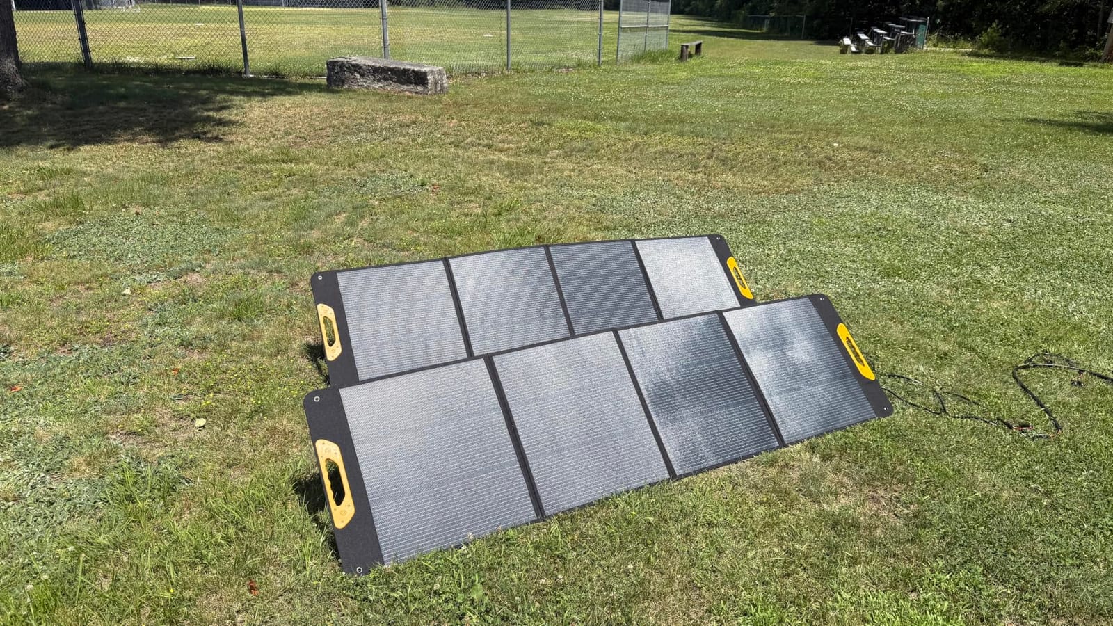 BougeRV 200W Portable Solar Panel, N-Type Foldable Solar Charger Fiberglass | 200W Solar Panel, Fiberglass Layer, Foldable Charging Design, 25% High Efficiency, IP65 Protection for Camping RV, Off-Grid customer photo 1