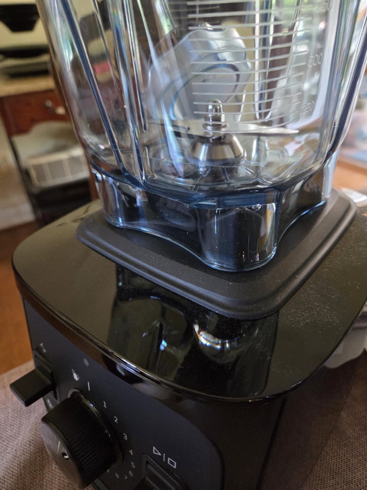 Vitamix VX1 Blender, Professional-Grade Kitchen Blender for Smoothies, Soups, Juices and More, 10-Speeds, Stainless Steel Blades, Self-Cleaning Kitchen Appliance, 64 Oz Classic Container, Black customer photo 2
