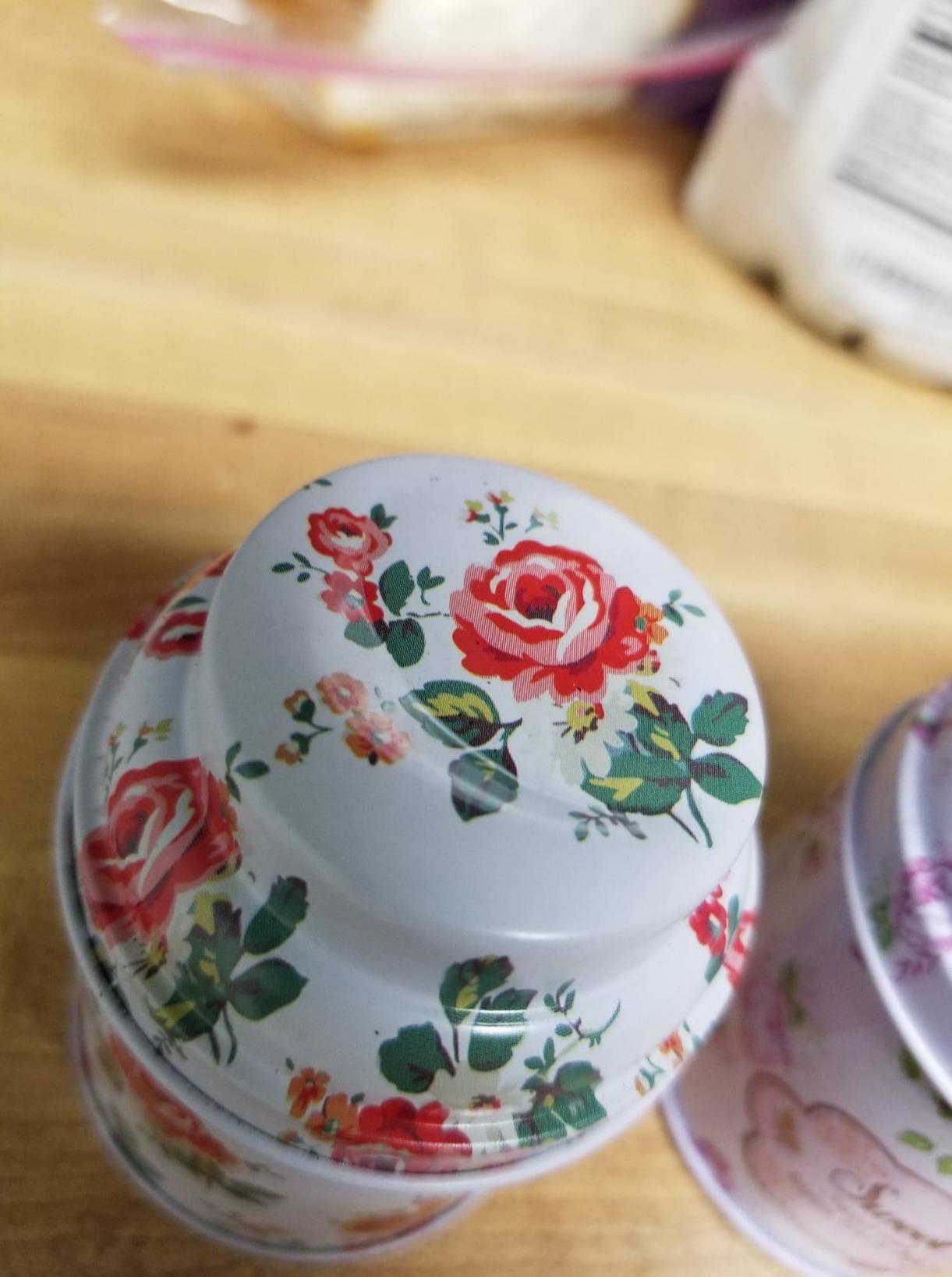 TooGet Tea Tin Canisters 6Pcs - Loose Leaf Tea Storage Small Empty Tins Vintage Round Airtight Storage Tin Containers with Lids, Tinplate for Teas, Coffee, Herbal, Spices & Dry Food (3.93 x 4.13 in) customer photo 2