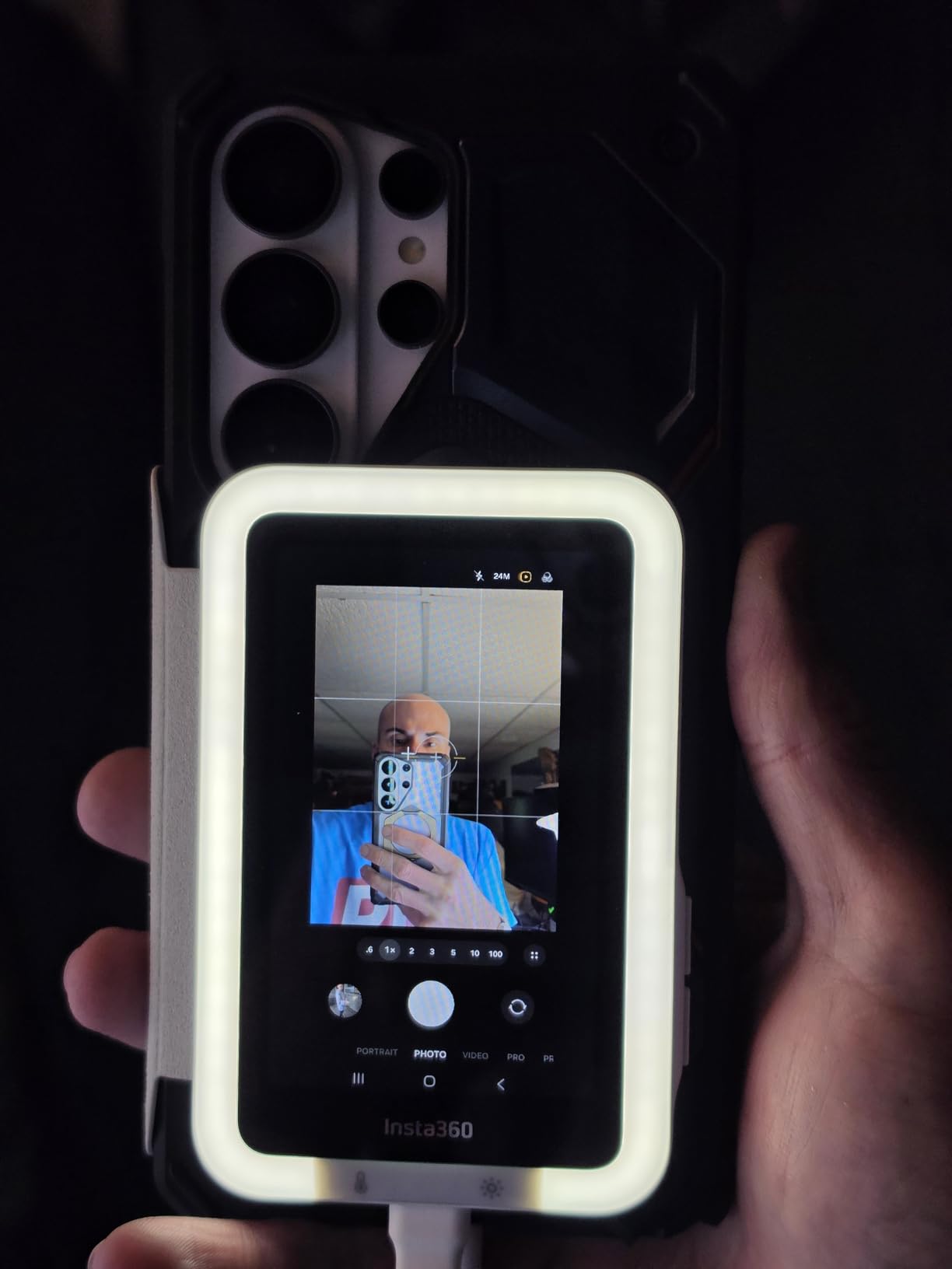 Insta360 Snap Selfie Screen with Light - 4K Magnetic Selfie Monitor Screen for Selfie, Vlogging, Compatible with iphone 15/16/17 Pro, Adjustable Lighting, Touchscreen Control, Wired Instant Connection customer photo 2