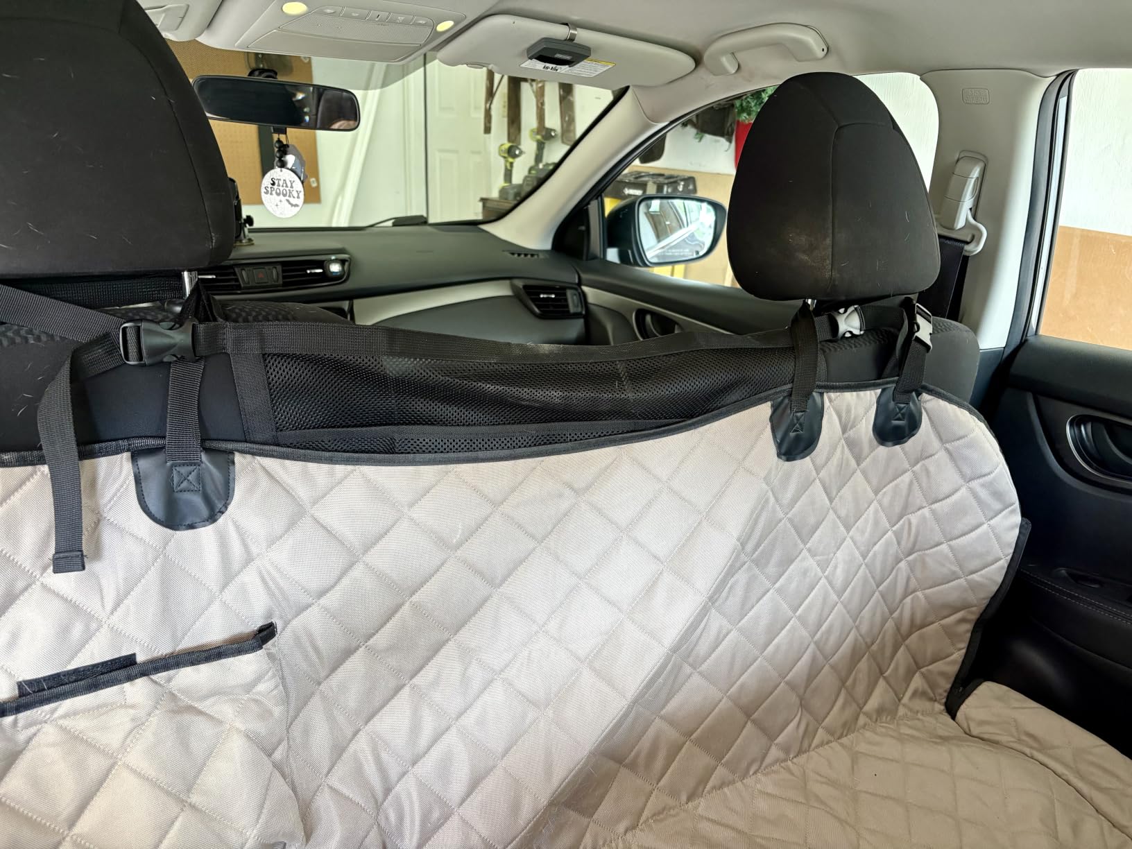 TKYZ Dog Car Barrier,Dog Net for Car,Pet Divider Barrier for Car/SUV/Truck with Mesh Organizer, Large Barrier Area, Adjustable Straps, Sturdy Easy to Install, Scratch-Resistant, Keep Dogs in Back Seat customer photo 1