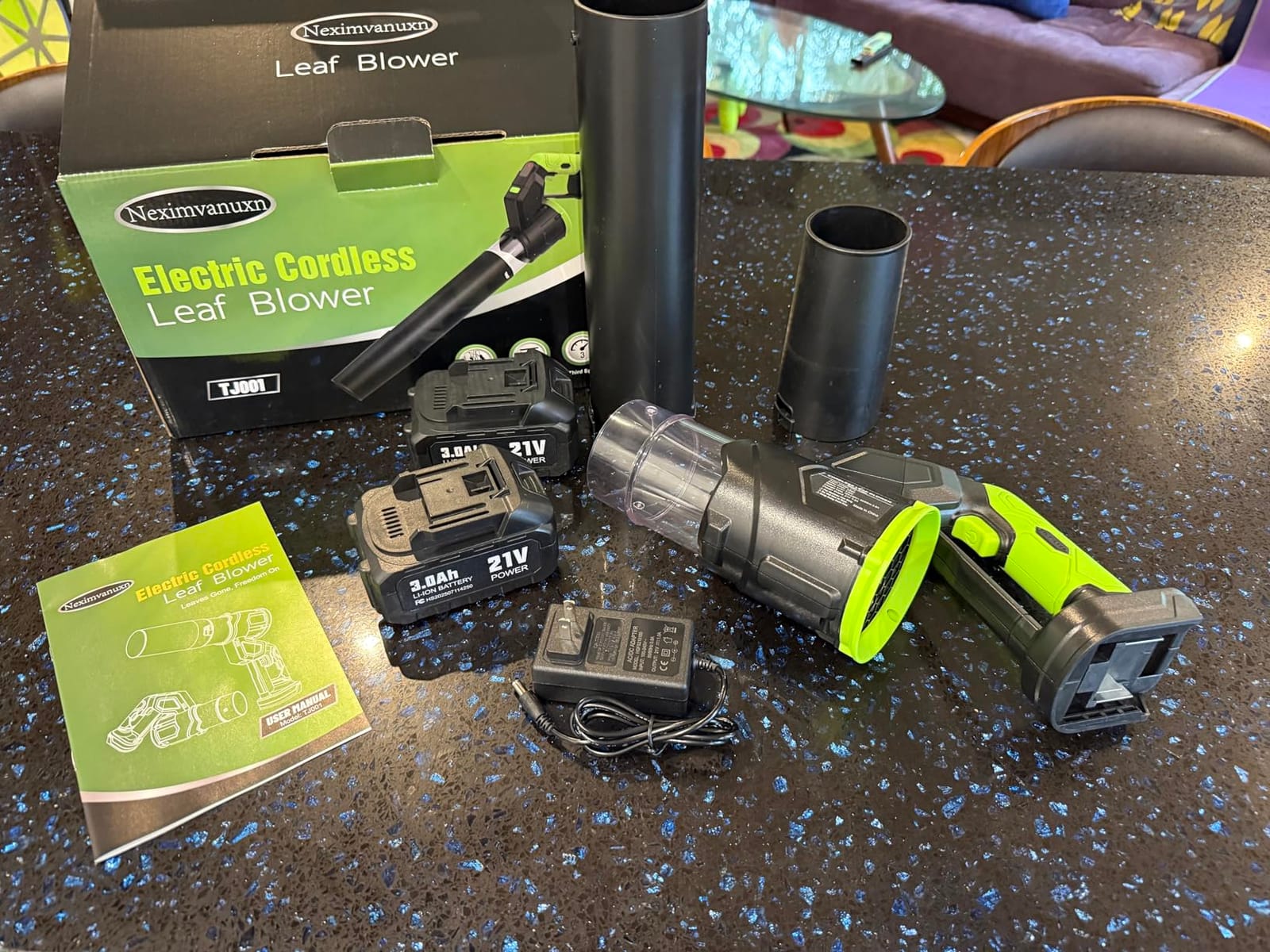 Cordless Leaf Blower, 3.3lbs Ultra Lightweight 550CFM 150MPH Handheld with Dual 3.0Ah Batteries & Fast Charger, 3-Speed Electric Leaf Blower for Lawn Yard Patio Driveway Snow (Green) customer photo 2