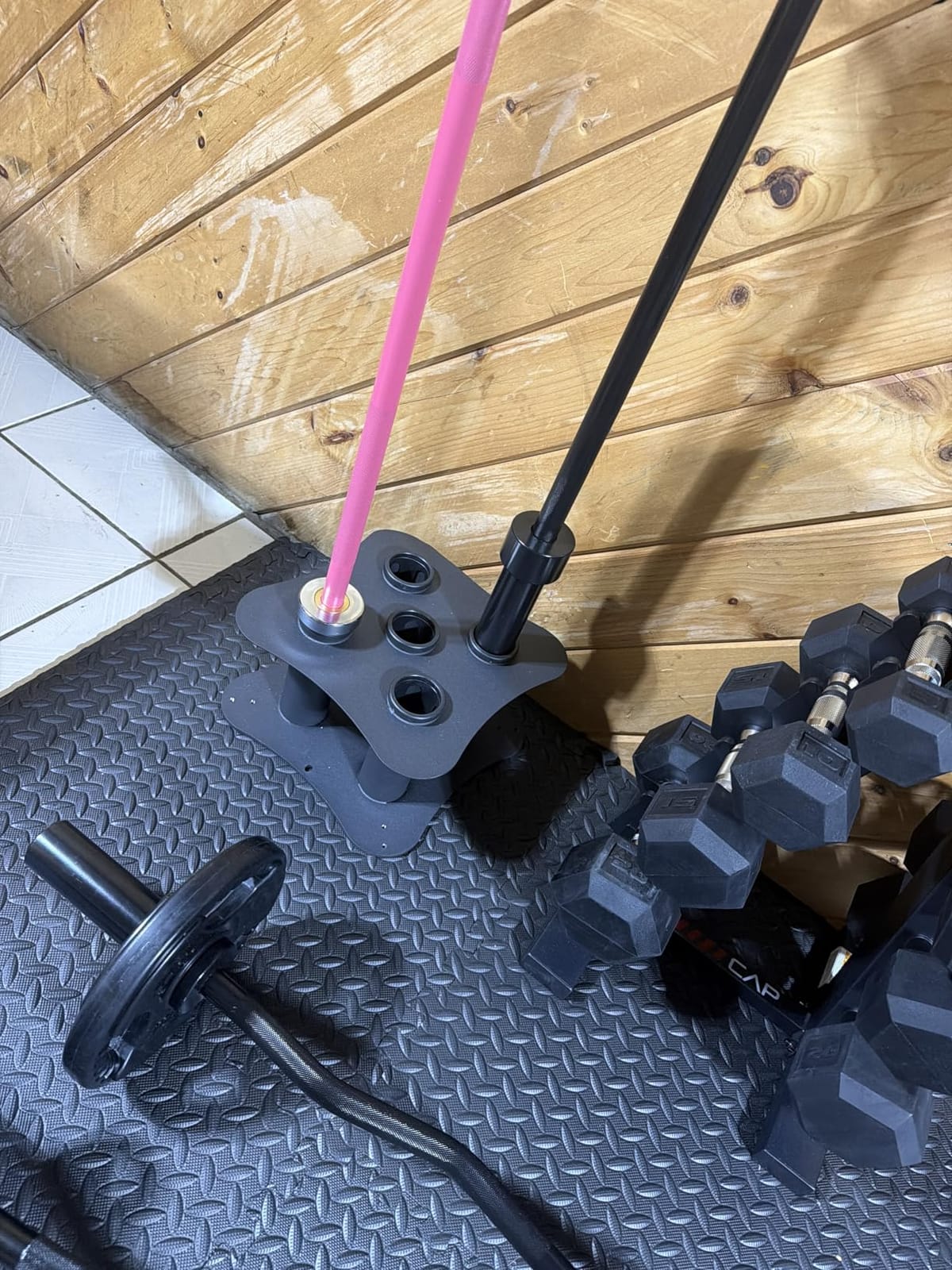 Vertical Barbell Holder for 2-Inch Olympic Bars | Bar Storage Rack for Barbells, Curl Bars, Triceps & Hex Bars customer photo 1