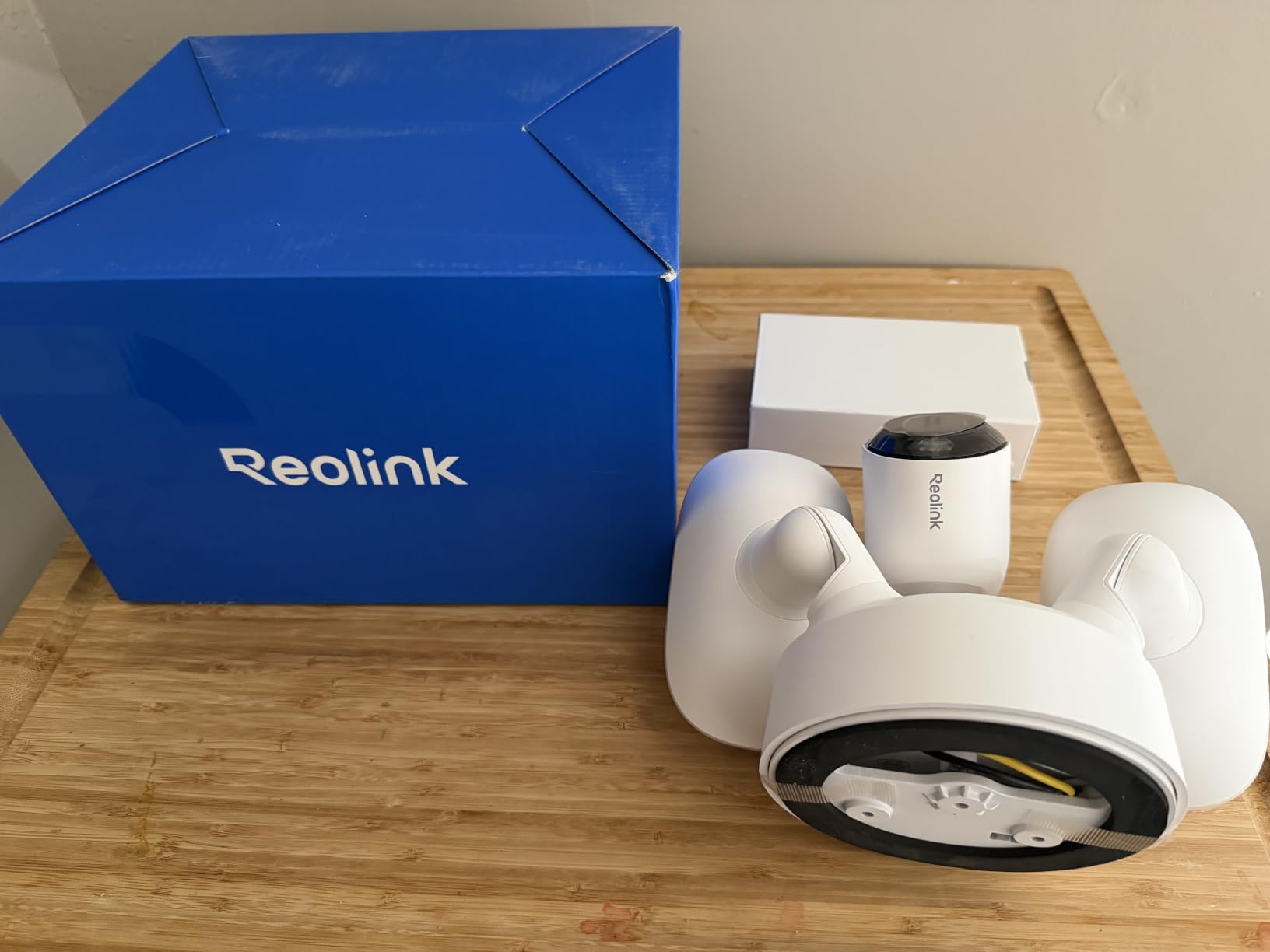 REOLINK Elite Floodlight WiFi 4K 8MP 180° Panoramic Wired Floodlight Camera | Adjustable 3000 Lumens, Local AI Video Search, Dual-Band Wi-Fi 6, 24/7 Recording, No Subscription, 100~240V AC Hardwired customer photo 1