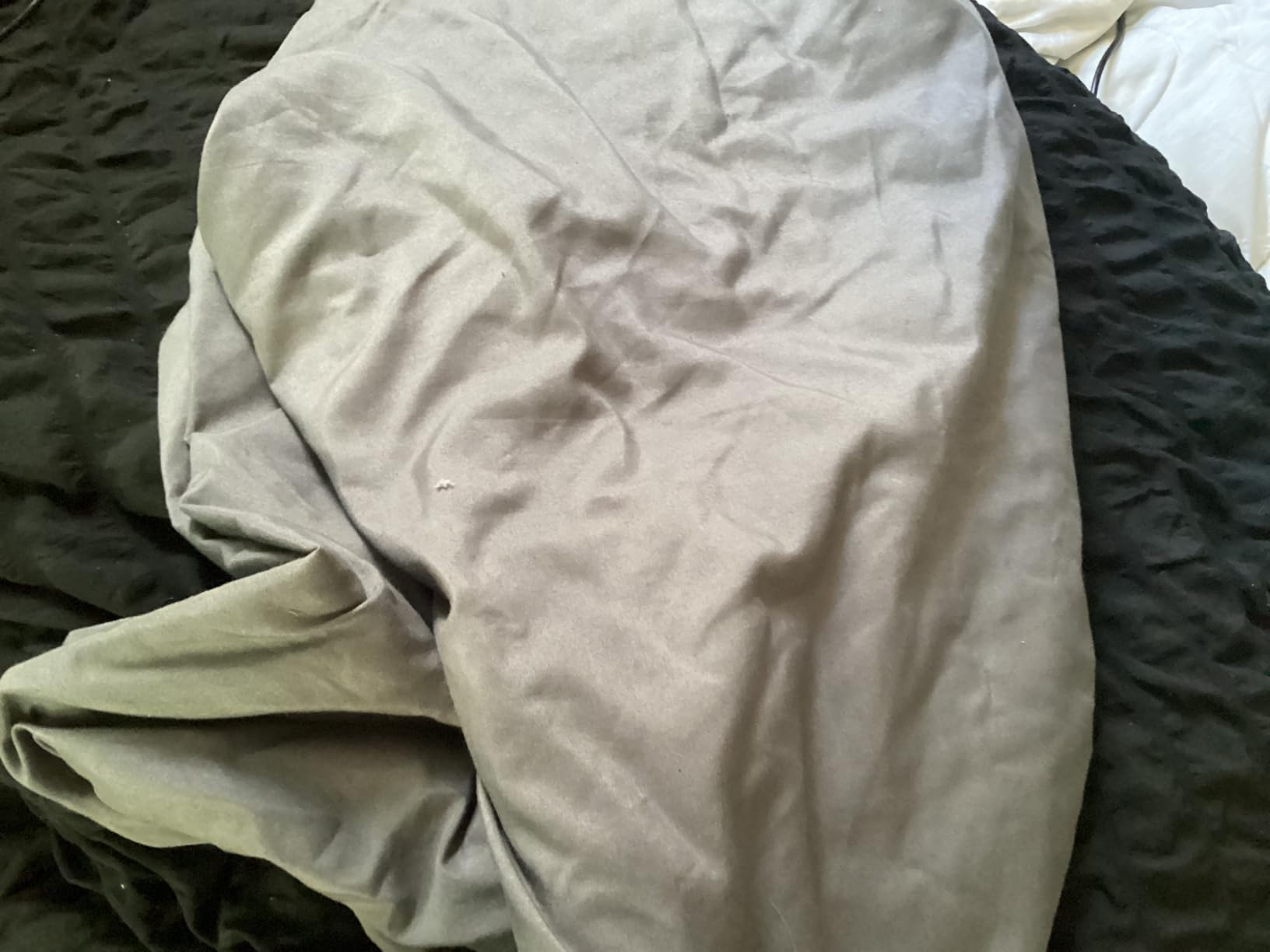 Maple&Stone Queen Sheet Sets Bulk Pack of 6, Wholesale Hotel Bed Set White | Microfiber Complete Sheets Set, Wrinkle-Free, Deep Pockets, Breathable for Airbnbs Guest Bedroom and Spa customer photo 2