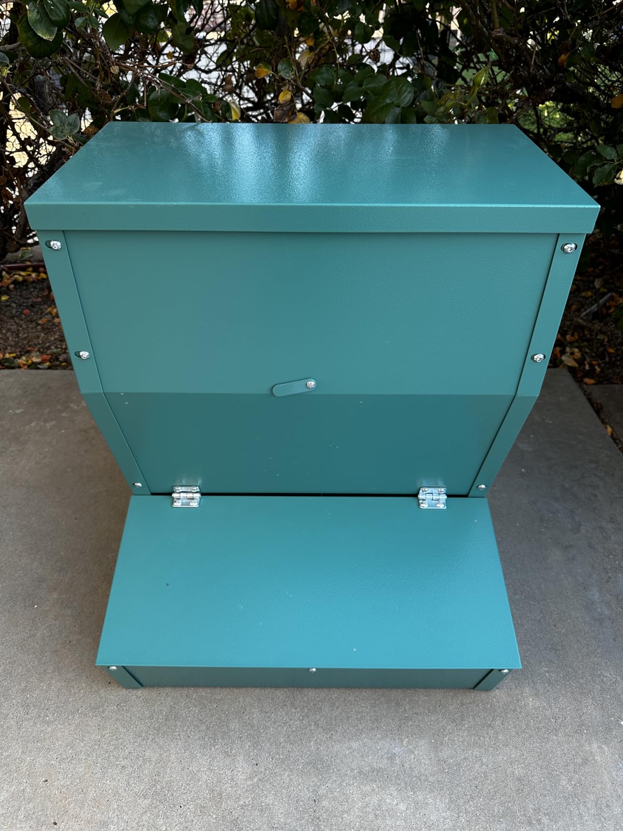 Pig Feeder, 2-Door Heavy Duty Galvanized Steel Hog Feeder, 3.7 Bushels Capacity, Outdoor Pig Feeders with Visible Feed Design, Livestock Feeder for Barn, Farm, Feeding up to 5 Small Hogs, Green customer photo 1