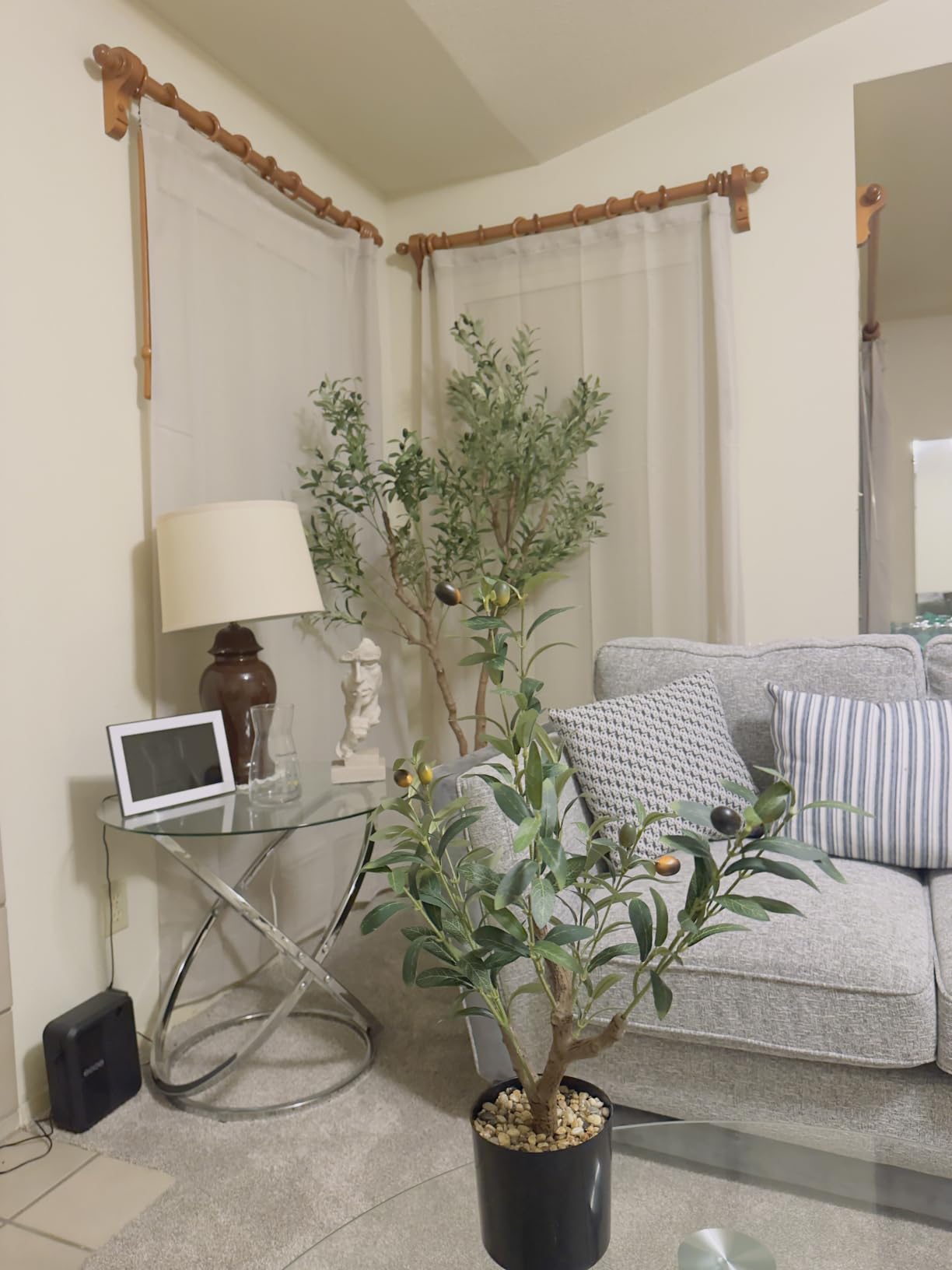6FT Faux Olive Tree with Decorative Planter, Olive Trees Artificial Indoor with Textured Trunk, Silk Leaves and Olive Fruits, Fake Plants for Living Room, Entryway and Office Decor customer photo 1