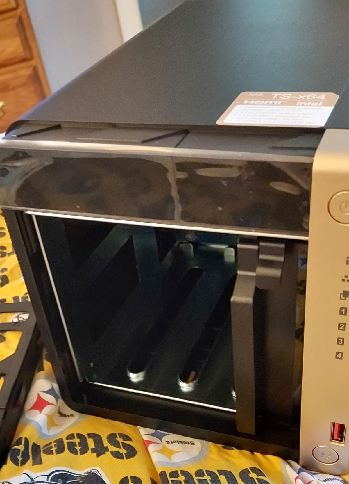 QNAP TS-464-8G-US 4 Bay Desktop NAS | Intel Quad-core Processor, M.2 PCIe Slots, Dual 2.5GbE Network Connectivity, Diskless customer photo 1