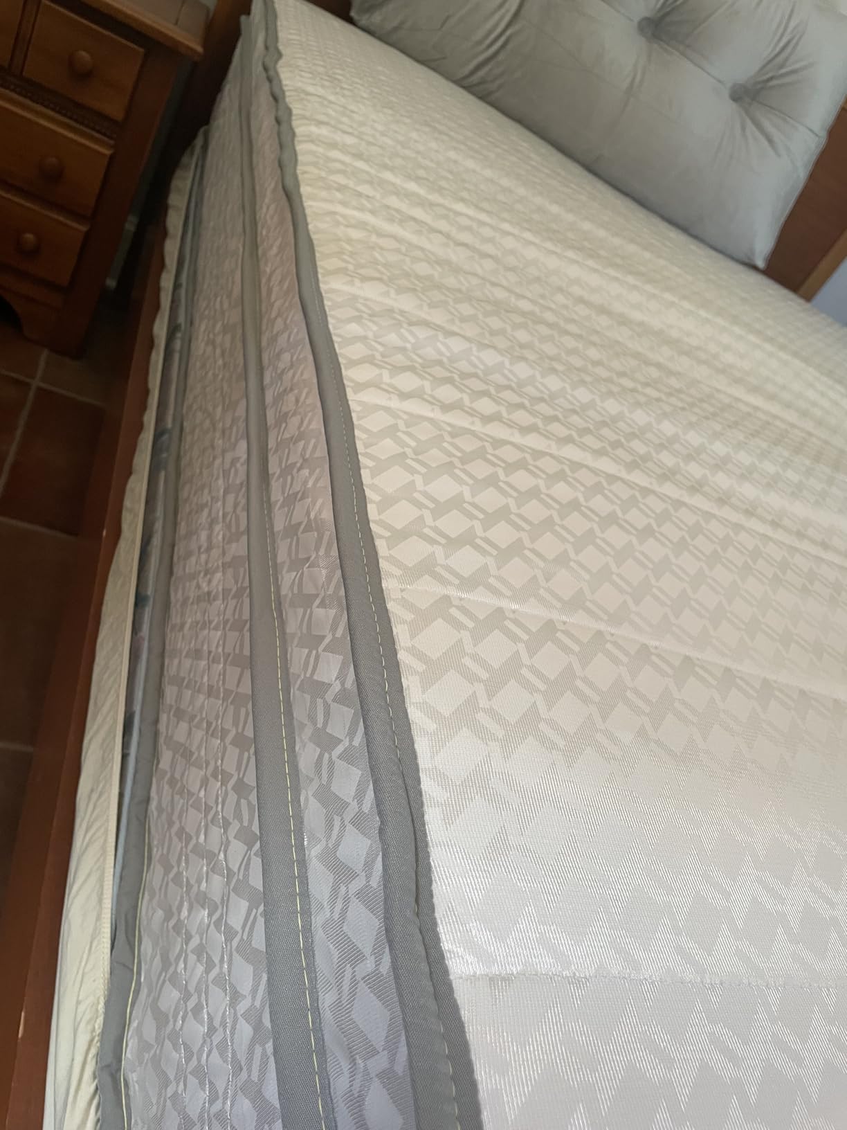 Novilla 12 Inch King Size Mattress, Hypoallergenic & Back Pain Relief, Hybrid King Mattresses in a Box with Smarts Coils, Fiberglass Free CertiPUR-US Certified Colchones No Box Spring Needed customer photo 1