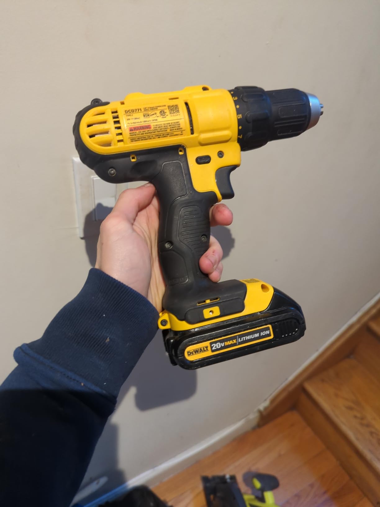 DEWALT 20V MAX 3-Tool Brushless Power Tool Set, Includes 1/2 Cordless Drill,1/4 Impact Driver, Oscillating Tool, 3 Batteries and a Charger, Extended Runtime, Lightweight (DCK360D3) customer photo 1