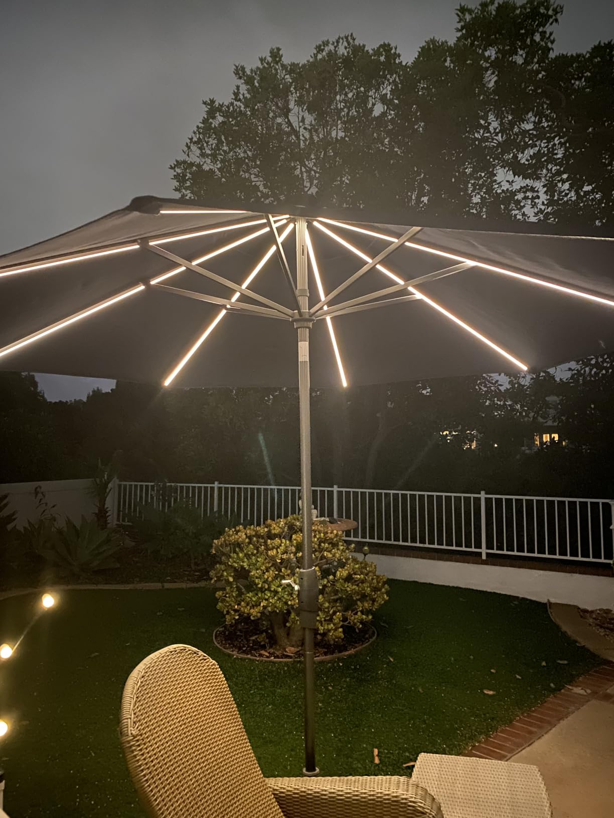 Best Choice Products 7.5ft Patio Market Umbrella with Wavy Trim, UV-Fade-Resistant 210g Canopy, Crank & Tilt, Wind Vent, Heavy-Duty Frame - Navy Blue customer photo 1