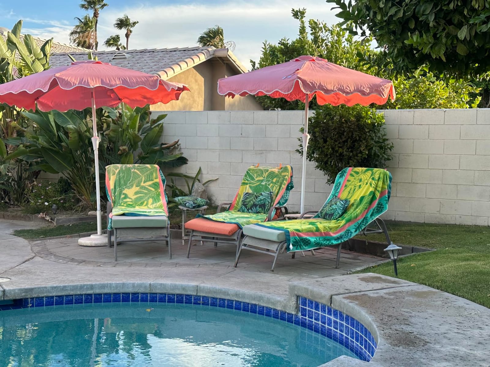 Best Choice Products 7.5ft Patio Market Umbrella with Wavy Trim, UV-Fade-Resistant 210g Canopy, Crank & Tilt, Wind Vent, Heavy-Duty Frame - Navy Blue customer photo 2