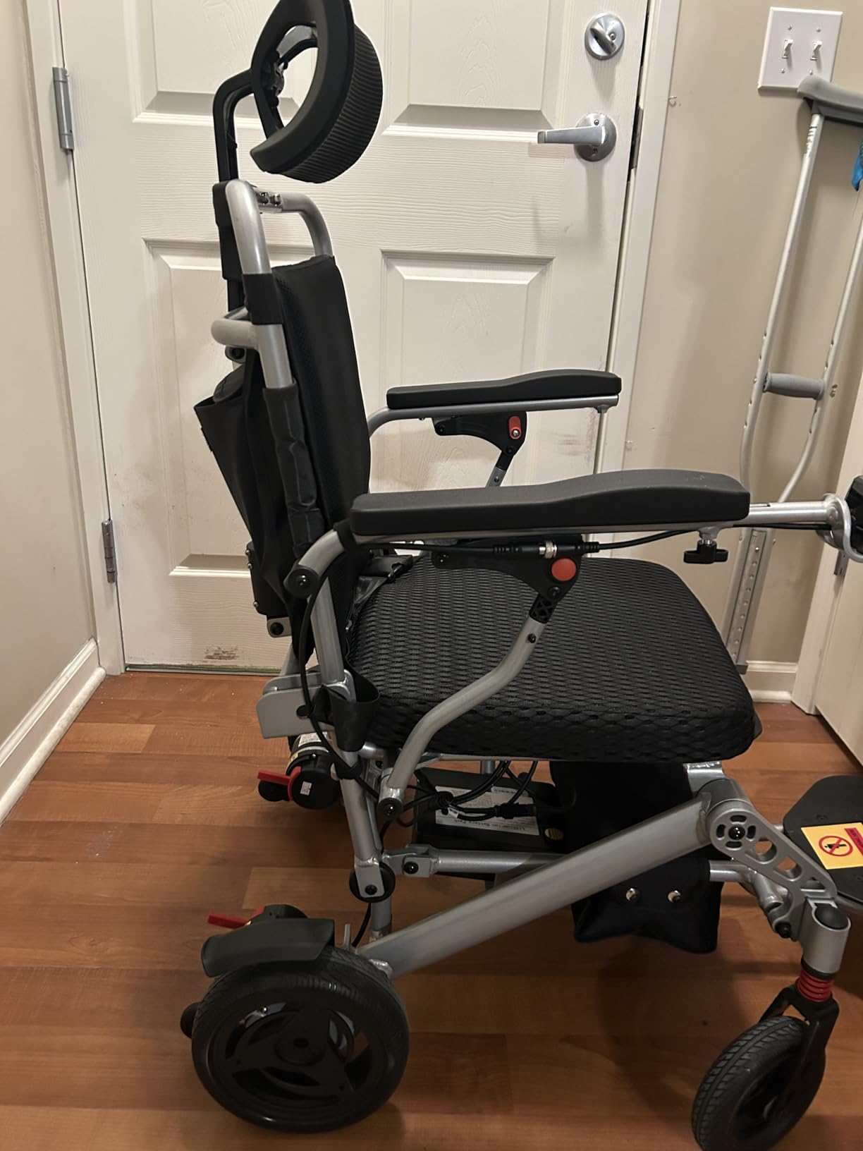 440 lb Capacity 22 inch Wide Seat Electric Wheelchair, 30+ Miles 700W Motor Power All Terrain Wheelchair, Motorized Wheelchair with Dual Battery(12AH+12AH), with Dust Cover and Backpack customer photo 1