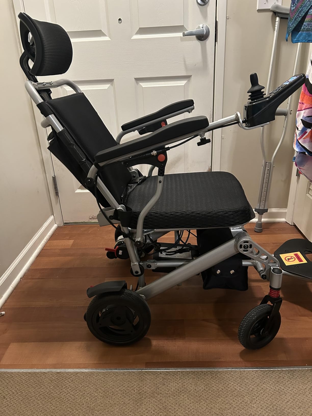 440 lb Capacity 22 inch Wide Seat Electric Wheelchair, 30+ Miles 700W Motor Power All Terrain Wheelchair, Motorized Wheelchair with Dual Battery(12AH+12AH), with Dust Cover and Backpack customer photo 2