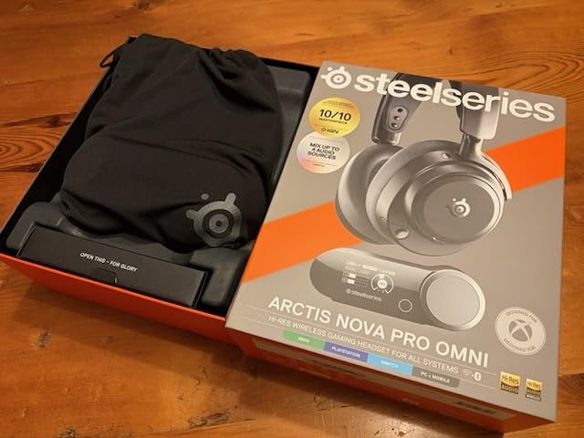 SteelSeries Arctis Nova Pro Omni - Hi-Res Wireless Gaming Headset, 96kHz/24bit, ANC, ClearCast Pro Mic, AI Noise Rejection, Mobile App, Mix 2.4GHz + BT, OmniPlay PC+PlayStation+Xbox - Midnight Blue customer photo 1