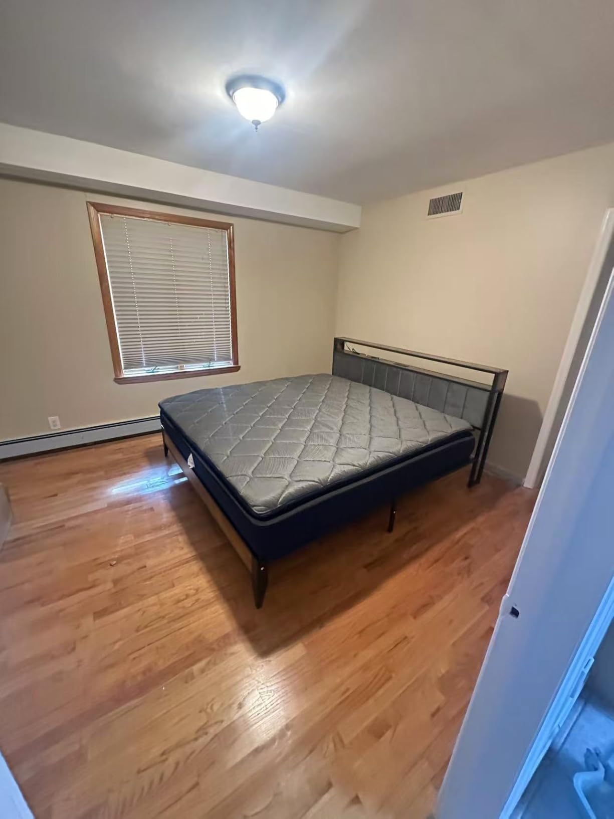Sweetnight CoolNest Hybrid King Size Mattress 14 Inch, Cooling Pillow Top | Cool Night Sleep for Hot Sleeper, 7-Zone Ergo Support for Pressure Relief, 4 Stage Cool Enhanced Breathability, Medium Firm customer photo 1