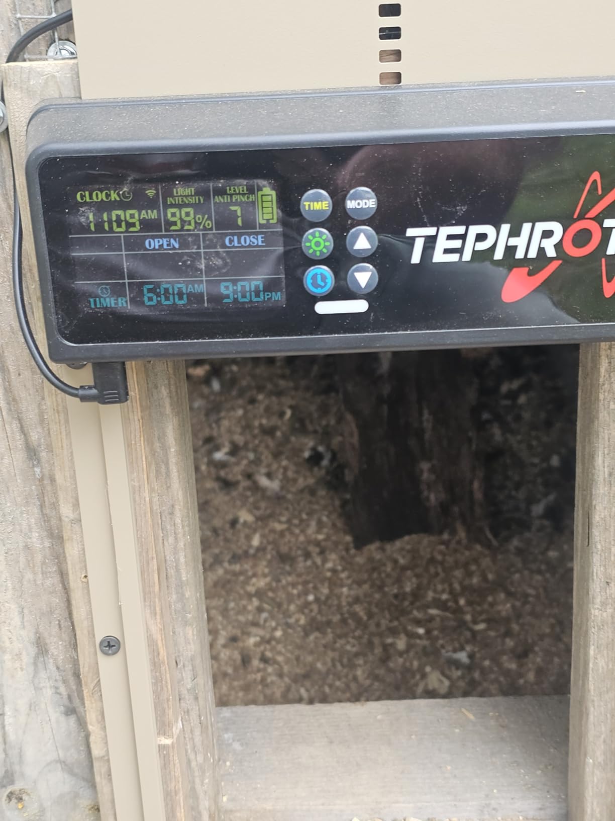 Automatic Chicken Coop Door: 3500mAh Solar Powered, 656ft Long-Range Remote, Intuitive Color LCD Display, Anti-Pinch Safety Sensor, Weather-Resistant Aluminum Auto Door for Poultry customer photo 2