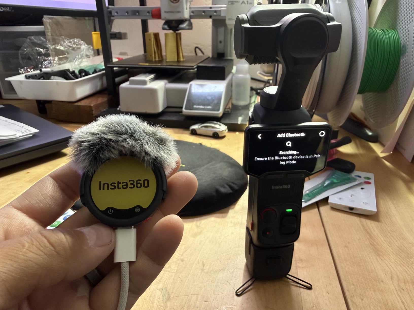Insta360 Mic Pro (2 TX + 1 RX + Charging Case), Wireless Mini Lavalier Microphone for iPhone/Camera/Android, Video Recording, Vlogging, Bluetooth, Customizable E-Ink Display, 3-Mic Array, 30hrs Use customer photo 1