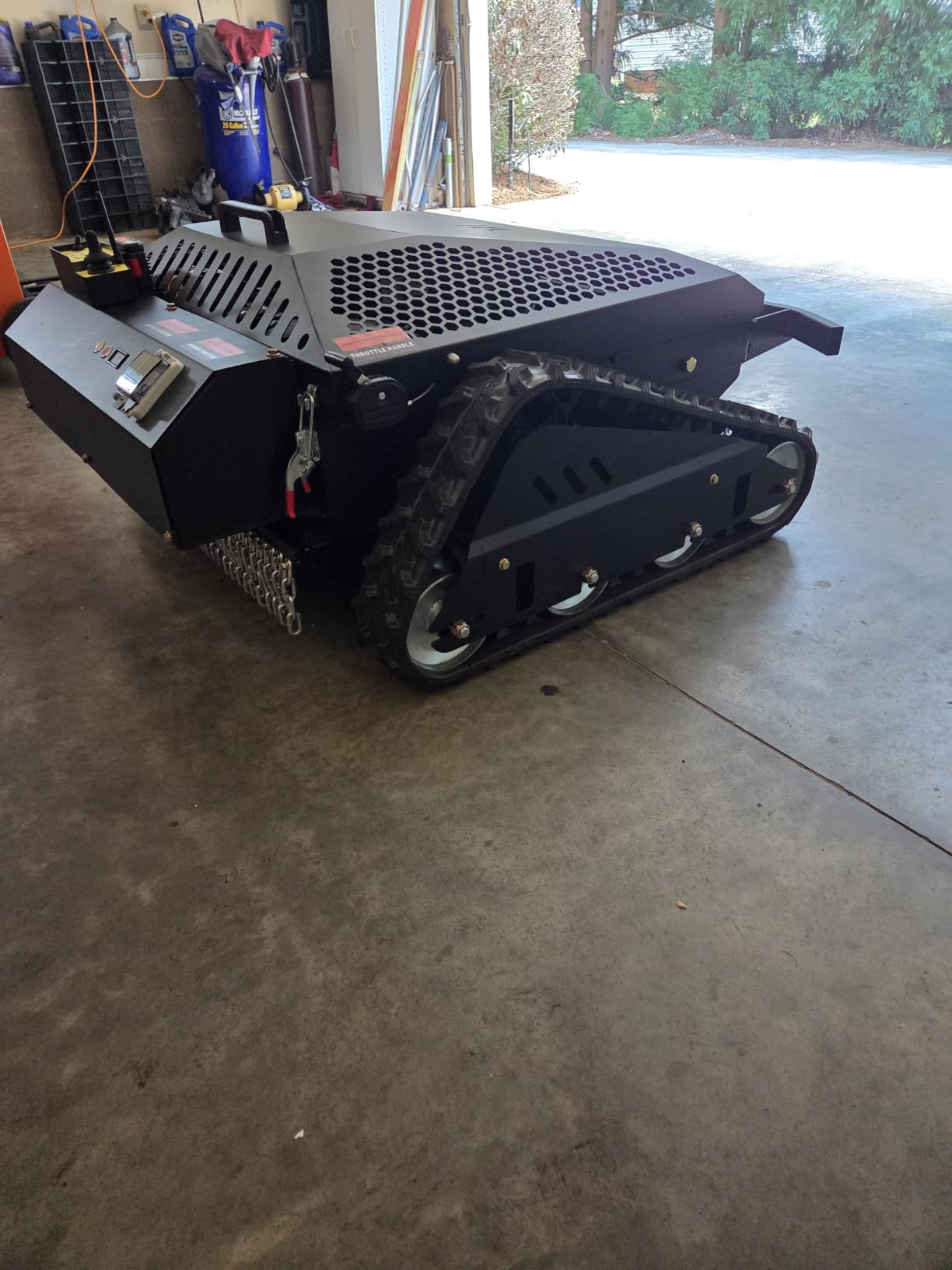 18HP Remote Control Lawn Mower, 31.5 Inch Wide Deck Tracked Slope Mower, Dual Brushless Motors, 45 Degree Climbing Slope All Terrain Zero Turn customer photo 1