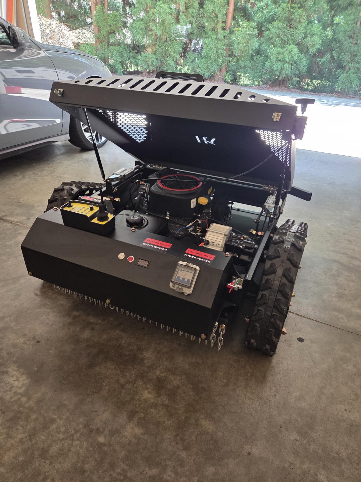 18HP Remote Control Lawn Mower, 31.5 Inch Wide Deck Tracked Slope Mower, Dual Brushless Motors, 45 Degree Climbing Slope All Terrain Zero Turn customer photo 2