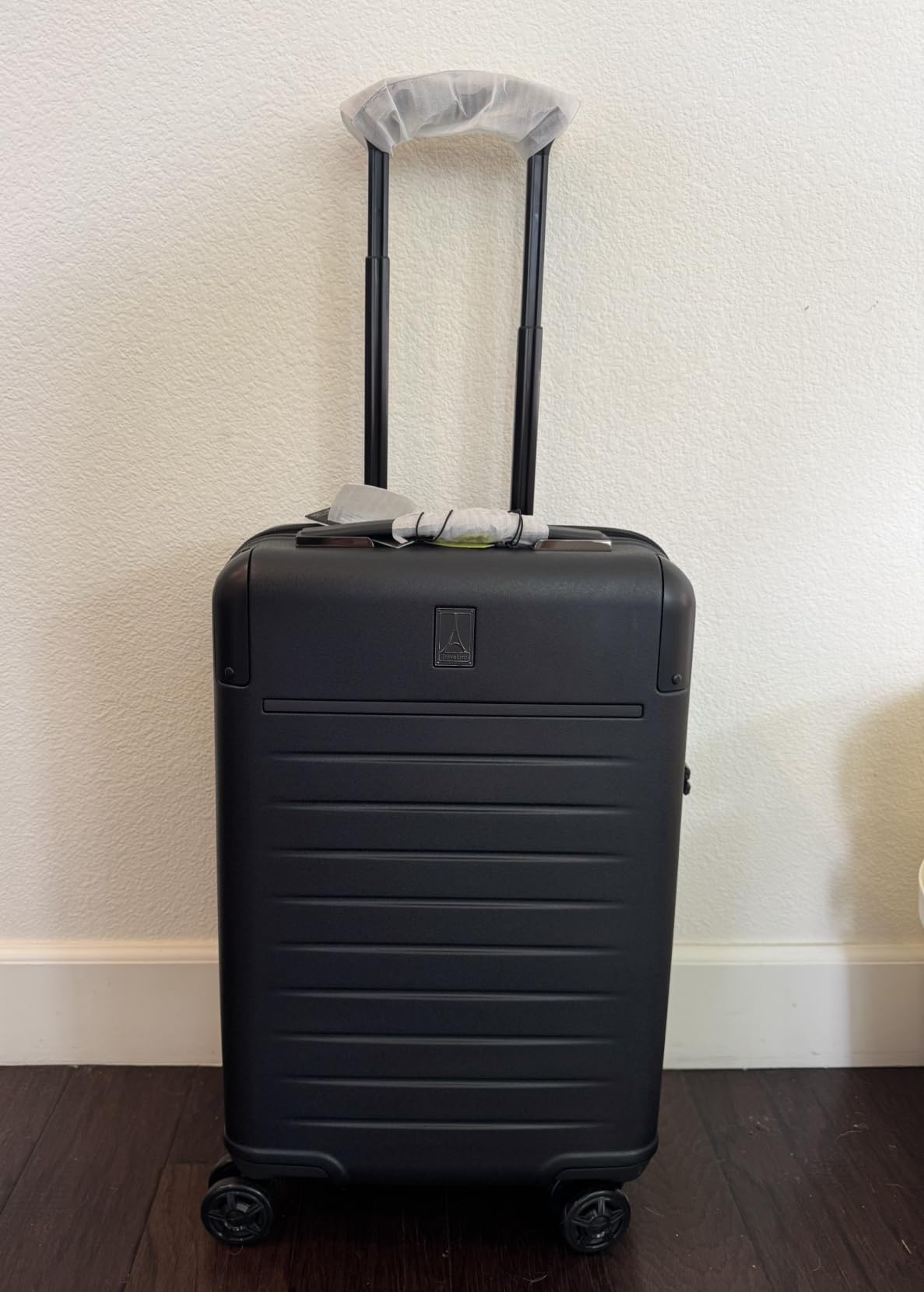 Travelpro Platinum Elite Hardside Carry-On Luggage Spinner, Black, 21-Inch | TSA Lock & Hard Shell Polycarbonate With 8 Spinner Wheels & Expandable Design for Business & Leisure Travel customer photo 1