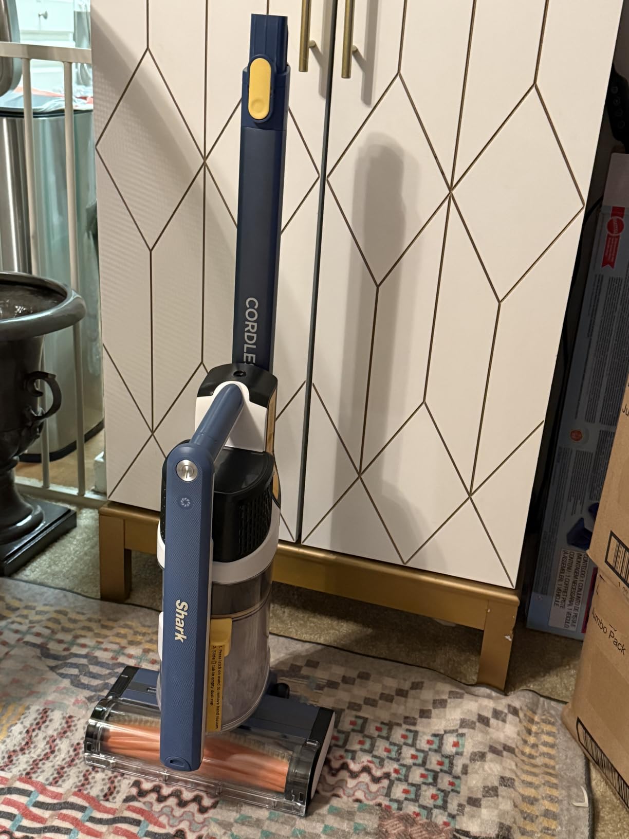 Shark Cordless Pet IY143H customer photo 1