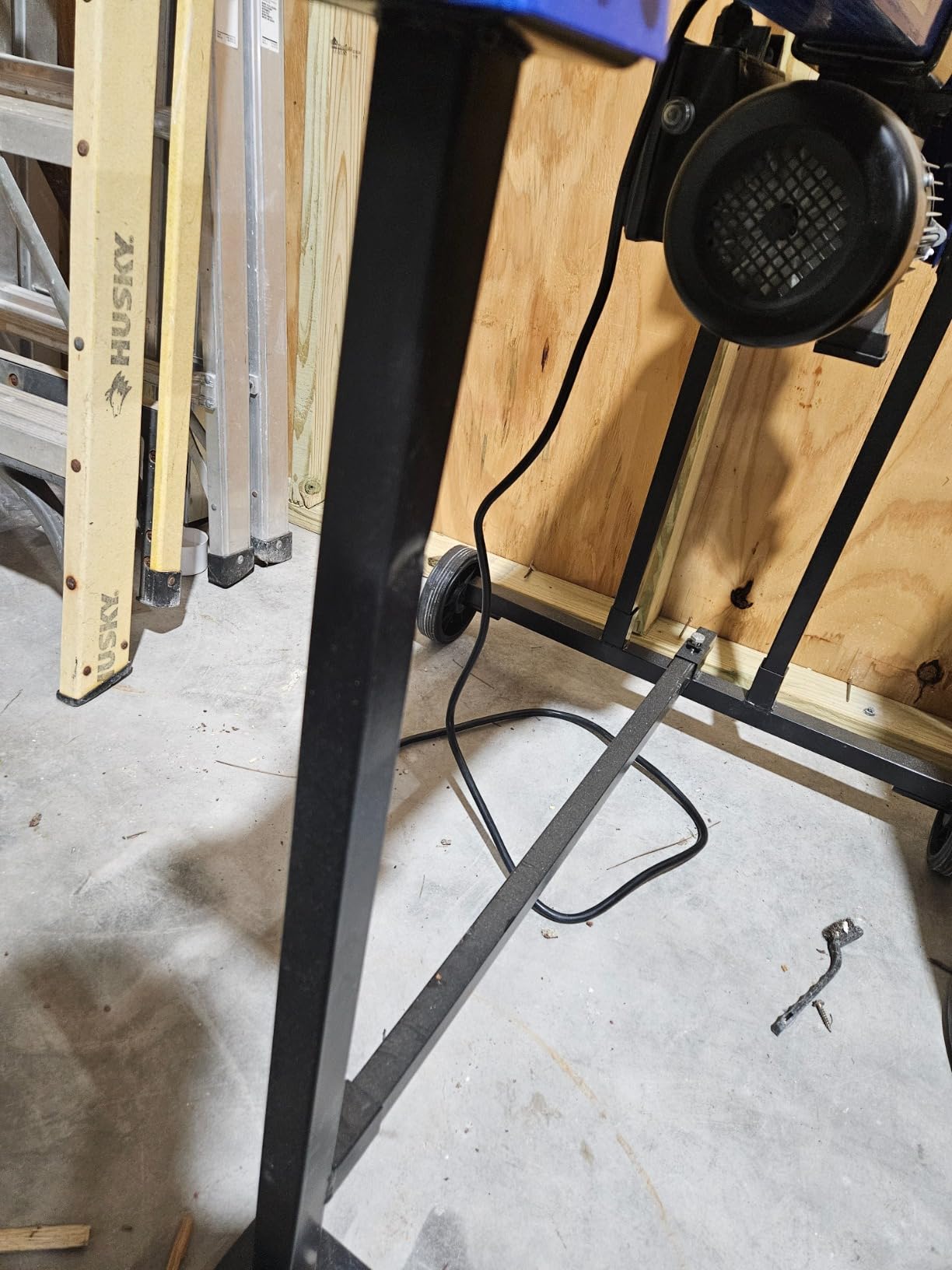 BILT HARD 14 Ton Electric Log Splitter, 15 Amp Hydraulic Firewood Splitter with 2-Stage Pump, 20 Inch Log Capacity customer photo 1