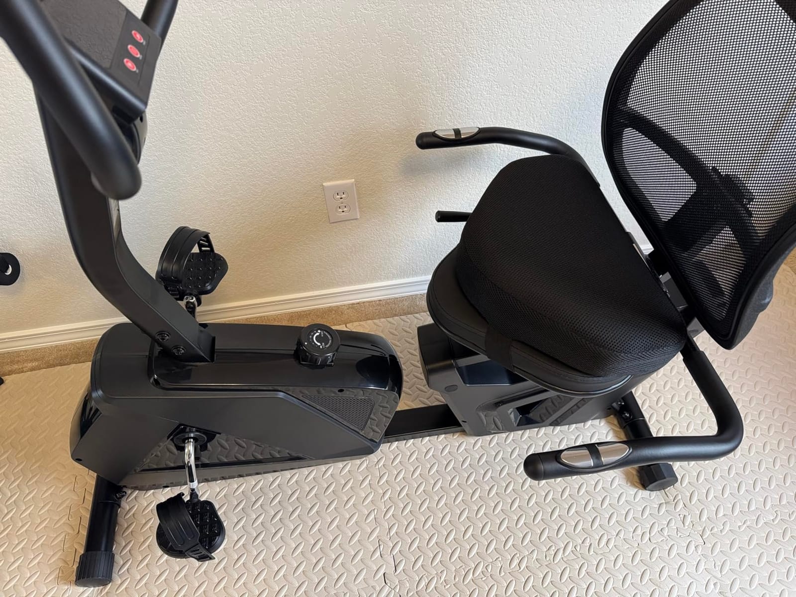 CURSOR FITNESS Recumbent Exercise Bike, Quiet Recumbent Stationary Bike for Adults & Seniors, Magnetic Stationary Bike with 16-Level Resistance, Supports 350LB, Heart Rate Handle & LCD Display customer photo 2