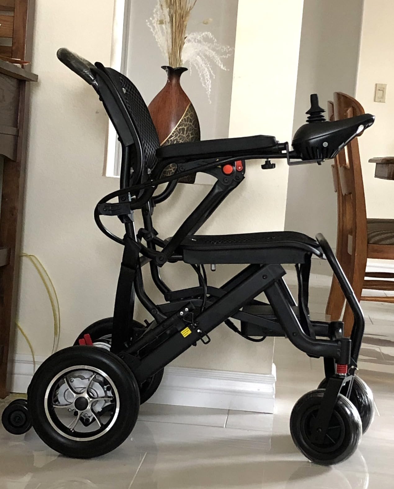 440 lb Capacity Electric Wheelchair, 22 inch Wide Seat, 700W Large Motor All Terrain Wheelchairs Foldable All Terrain, 30+ Miles Long Range, Dual Battery(12AH+12AH), with Dust Cover and Backpack customer photo 2