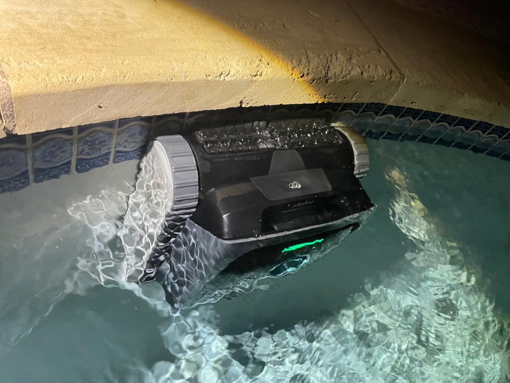 Aiper Scuba S3 Robotic Pool Cleaner with Smart Sensor & Path Planning, Waterline Scrubbing, Auto-Parking & App Control, Dual Ultra-fine Filtration, Light & Strong Suction for All Inground Pools, Gray customer photo 1