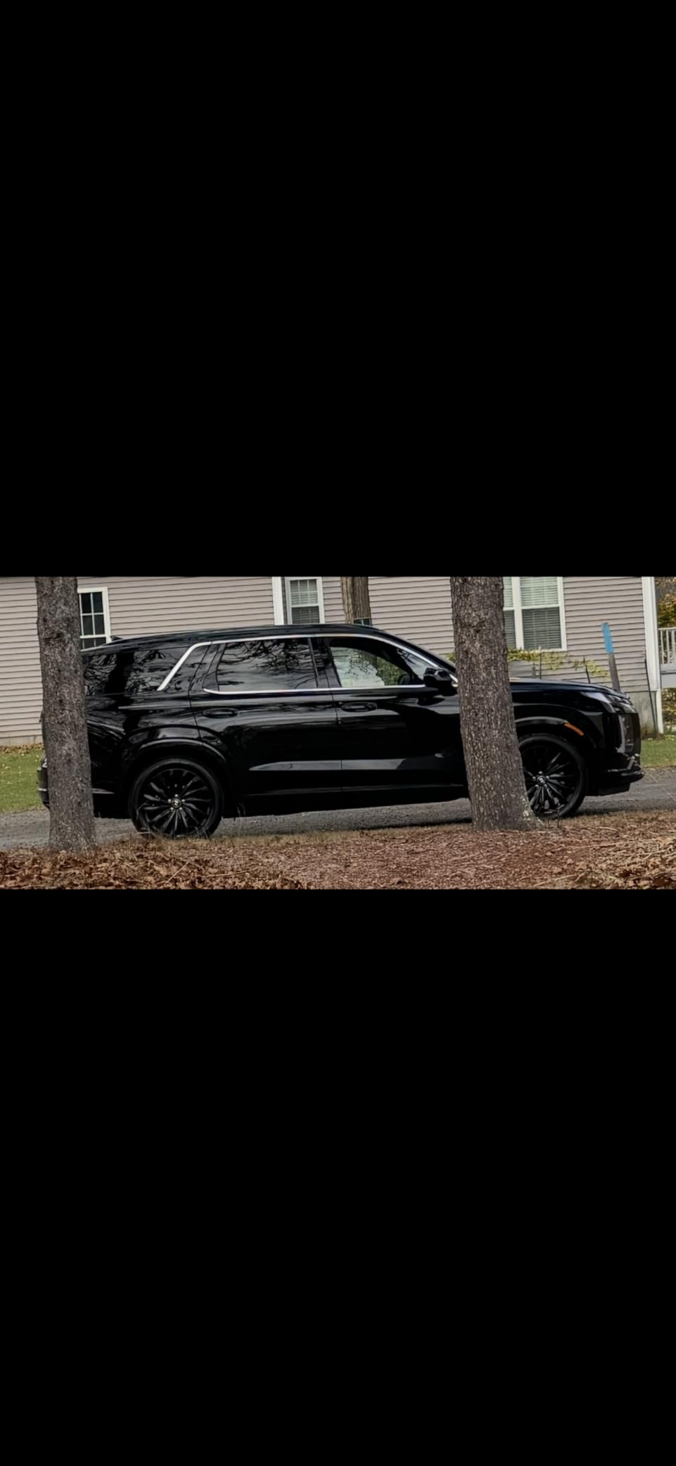 Black Magic 800002220 Tire Wet Foam, 18 oz. - Specially Formulated Thick Tire Spray Foam Clings to Tires to Dissolve and Clean Dirt While Shining and Protecting All In One Step customer photo 1