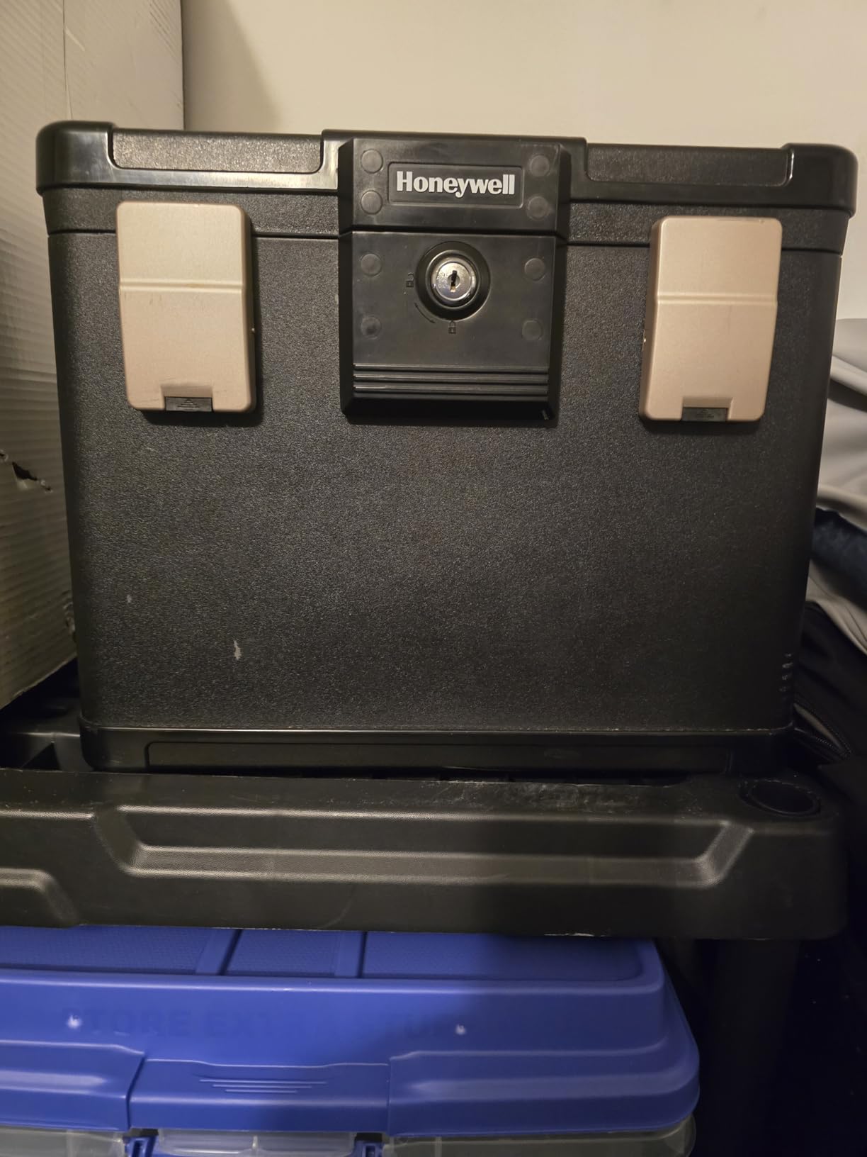 Honeywell Safes & Door Locks LHLP1103G 30 Minute Fire Safe Waterproof Safe Box Chest with Carry Handle, Medium, 1103, Black, 7.3 litre customer photo 1