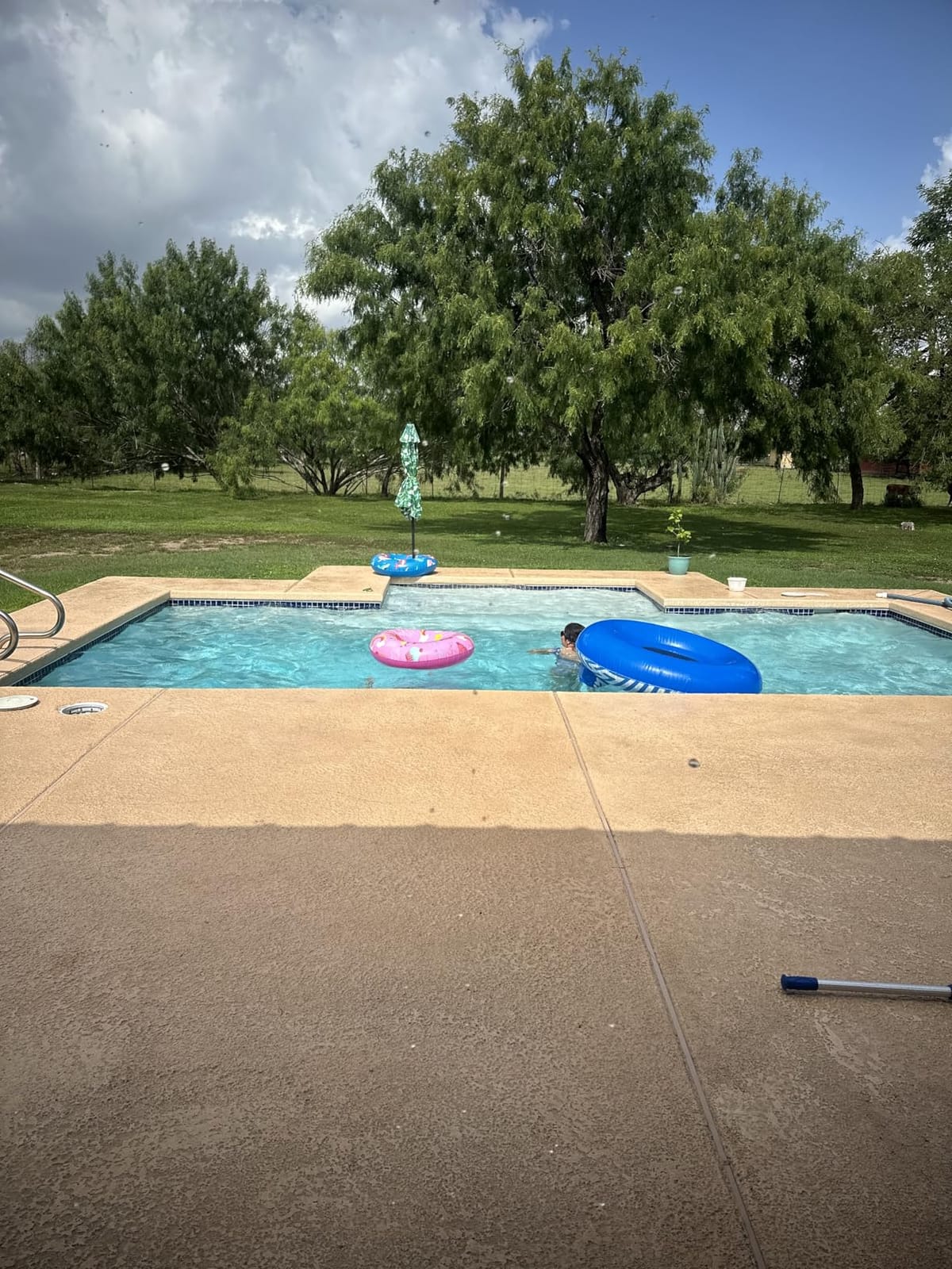 Doheny's Super Pool Shock | Pro-Grade Chlorine Shock, Quick-Dissolving, Fast-Acting 68% Cal-Hypo Granular Pool Shock | 24 x 1lb Bags customer photo 1