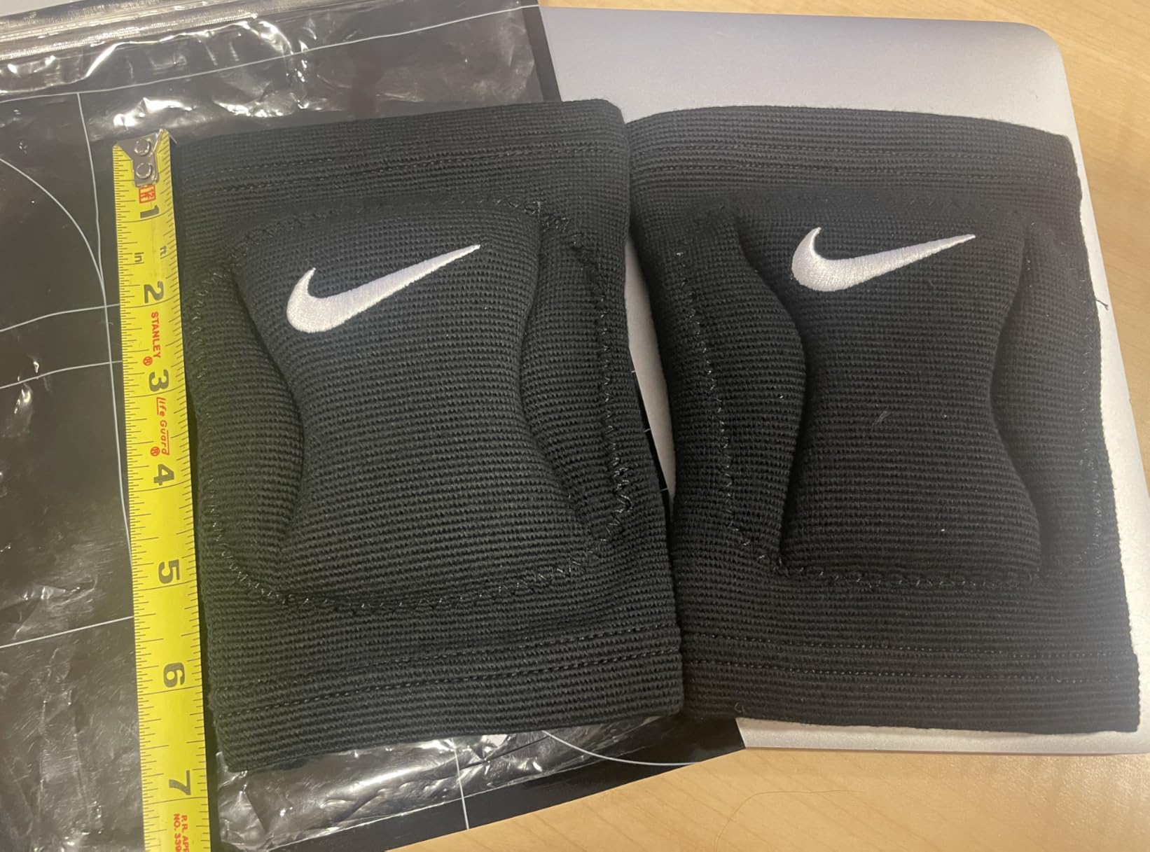 Nike Unisex Streak Volleyball Knee Pad Black Skate Safety MD/LG customer photo 1