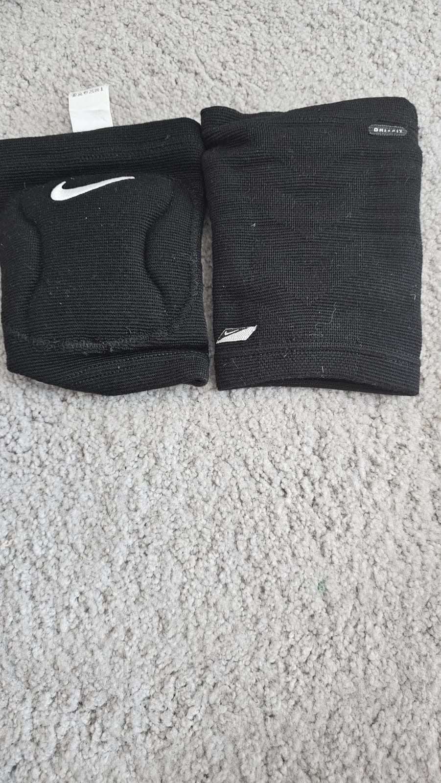 Nike Unisex Streak Volleyball Knee Pad Black Skate Safety MD/LG customer photo 2