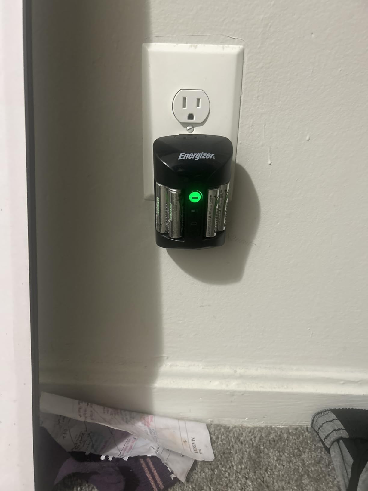 Energizer Recharge Pro Rechargeable AAA and AA Battery Charger With 4 NiMh Rechargeable AA Batteries, Provides a Full Charge in 3 Hours customer photo 2