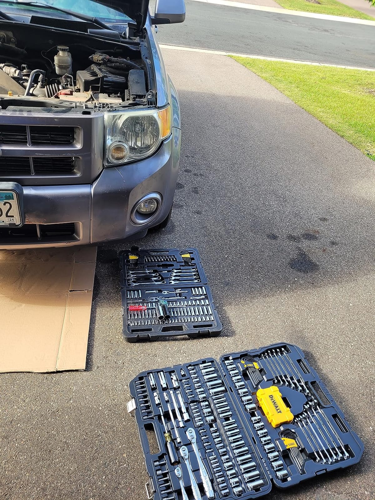 DEWALT Mechanic Tool Set with Case, Socket Set Metric and Standard Full, 1/4