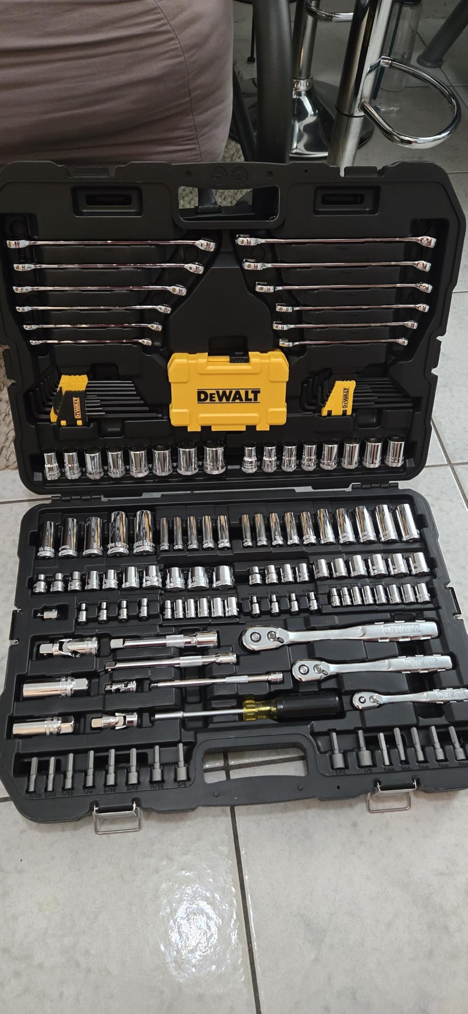 DEWALT Mechanic Tool Set with Case, Socket Set Metric and Standard Full, 1/4