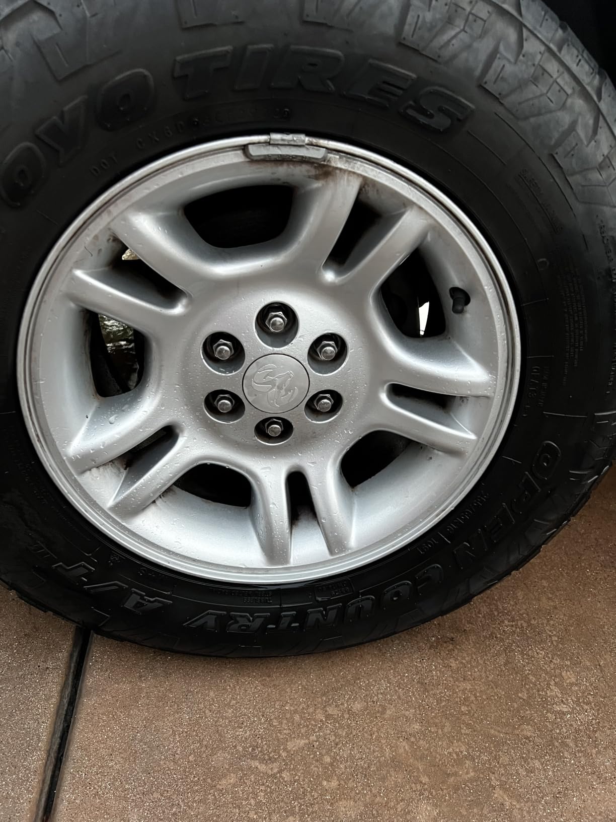 Gtechniq W6 Iron Removing Wheel & Paint Cleaner for Cars, Brake Dust Remover, Degreaser and Alloy Wheel Cleaner for Wheels, Rims and Paintwork, Safe on Coating - 500ml customer photo 2