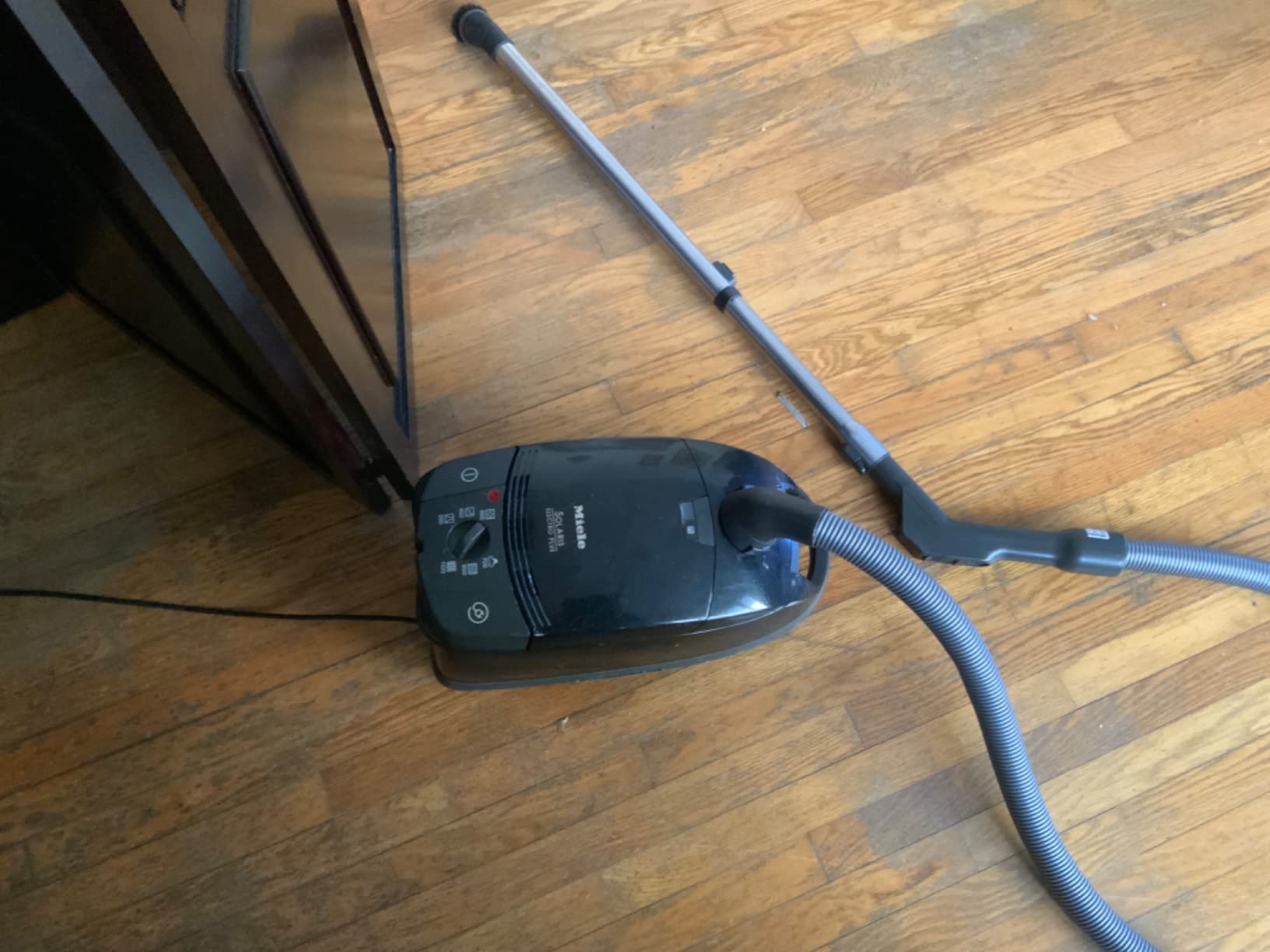 Miele Complete C3 Marin Bagged Canister Vacuum Cleaner with Electrobrush Floorhead, Suitable for Carpets and Hard Floors, Marine Blue customer photo 2