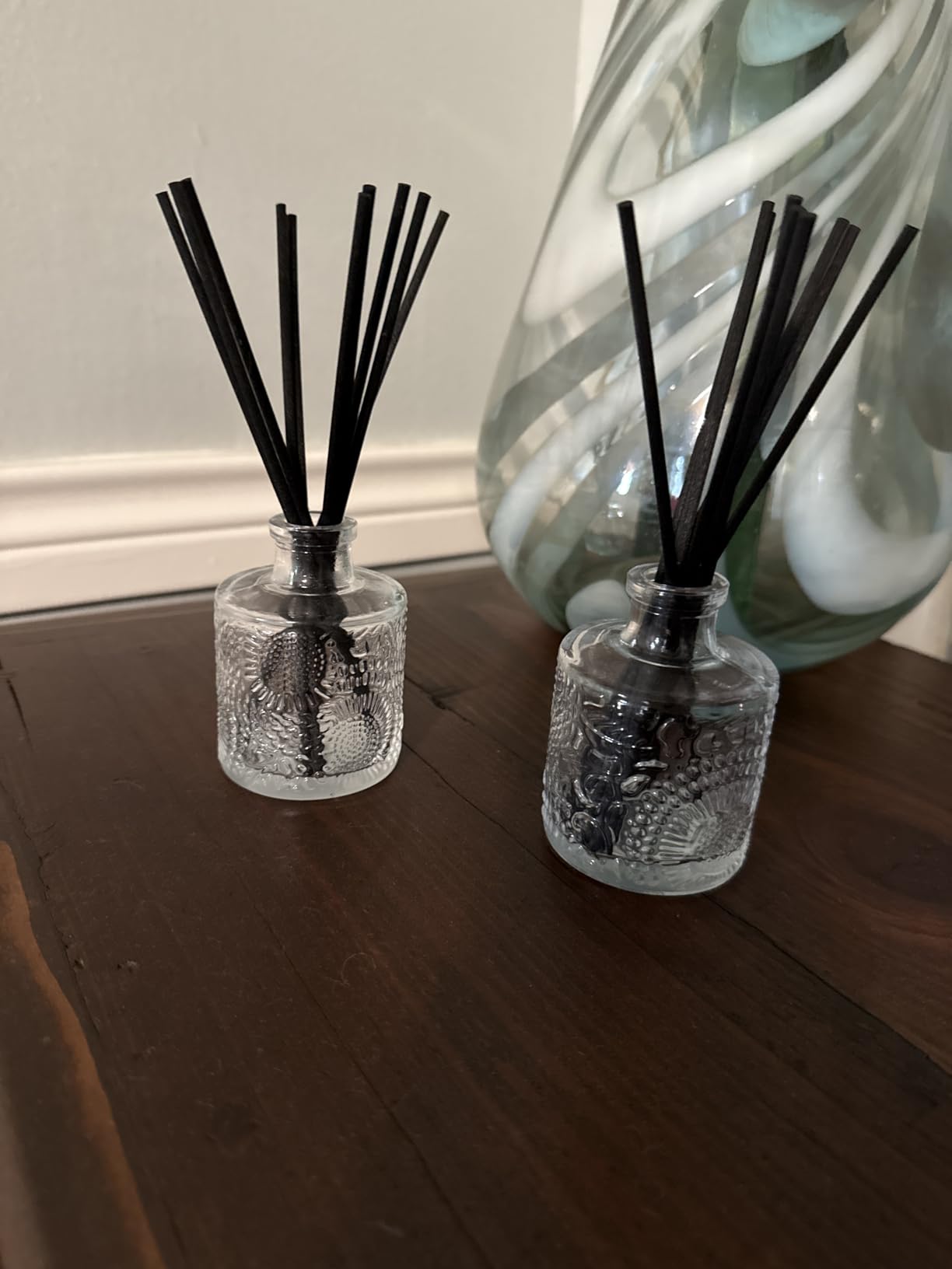 Voluspa Goji Tarocco Orange Oil Reed Diffuser, 3.4 Oz Home Fragrance | Glass Vessel With Aromatic Scent Sticks, USA Crafted For Room Styling, Gifting, Easy Decor And Continuous Room Ambience customer photo 2