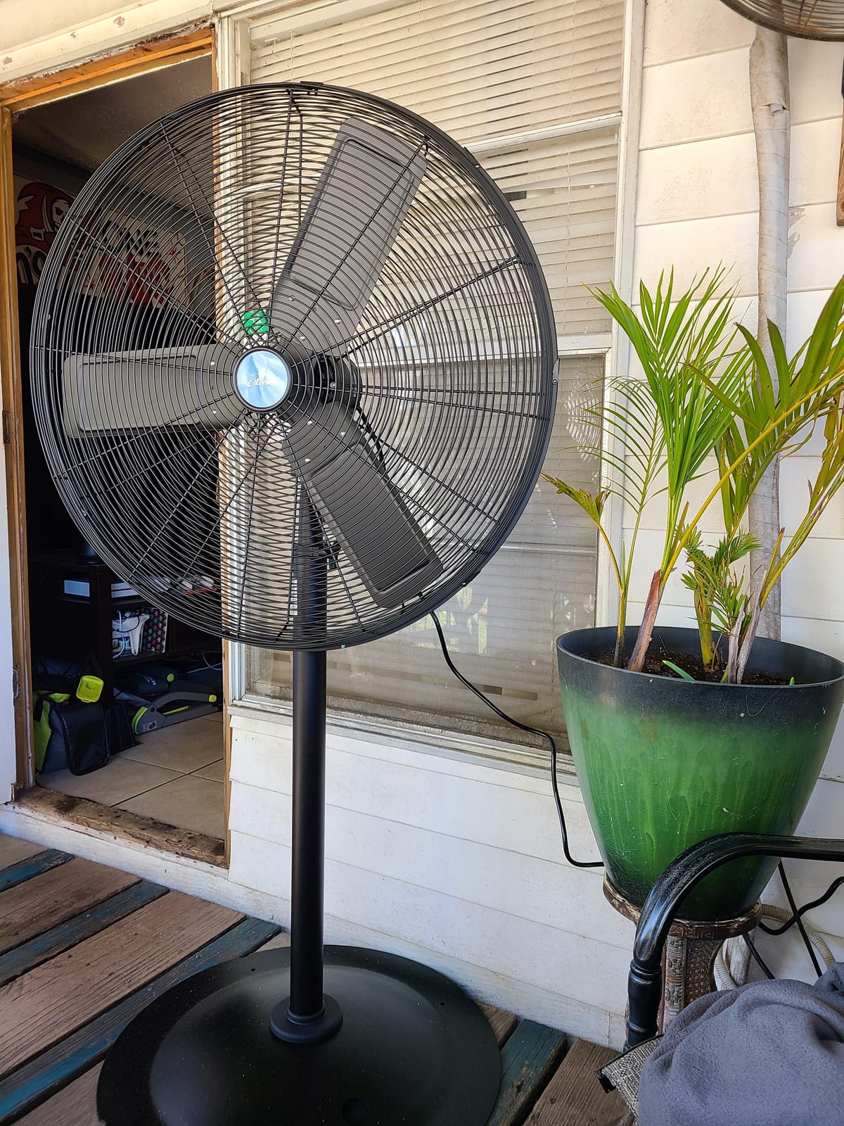 iLiving ILG8P30-72 Commercial Pedestal Floor Fan, 30-Inch, Industrial Heavy Duty Floor Standing Fan with 7261 CFM, Perfect for Home, Shop, Bedroom, Gym, Garage, Black customer photo 1