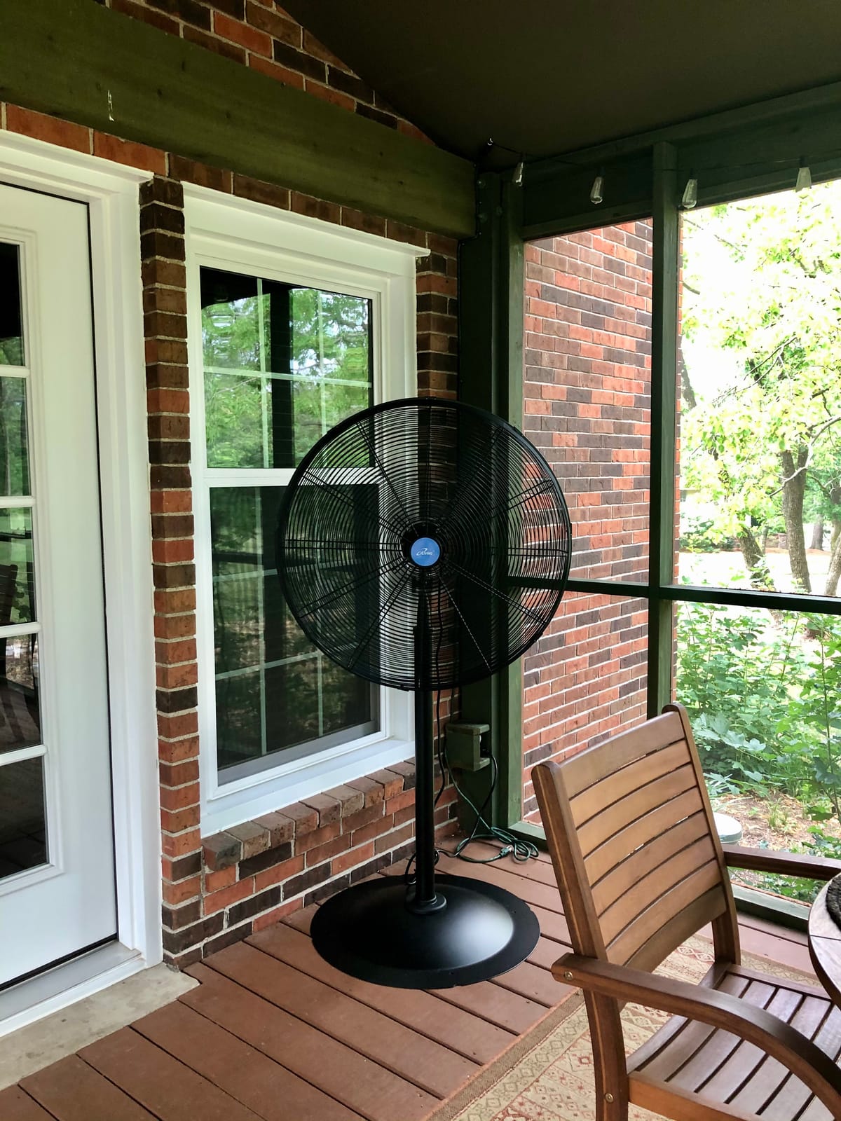 iLiving ILG8P30-72 Commercial Pedestal Floor Fan, 30-Inch, Industrial Heavy Duty Floor Standing Fan with 7261 CFM, Perfect for Home, Shop, Bedroom, Gym, Garage, Black customer photo 2