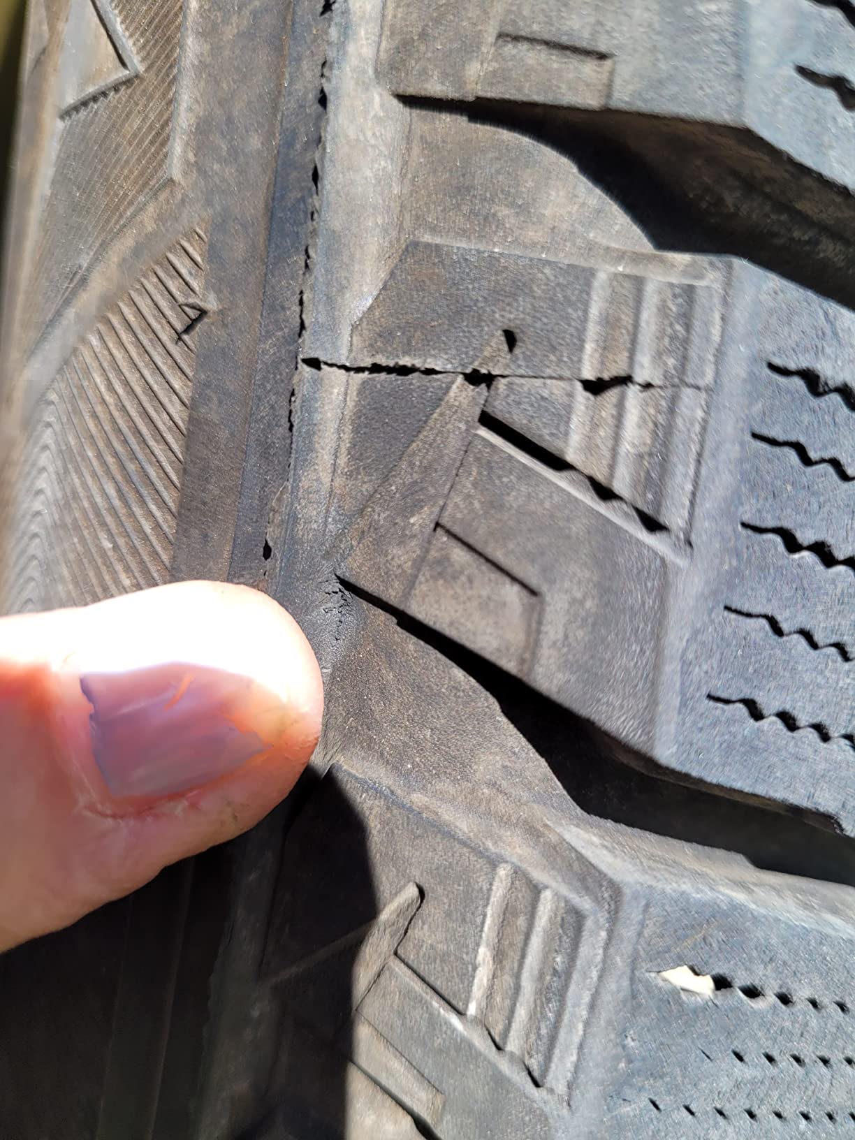 Bridgestone Blizzak DM-V2 Winter/Snow SUV Tire 225/65R17 102 S customer photo 2